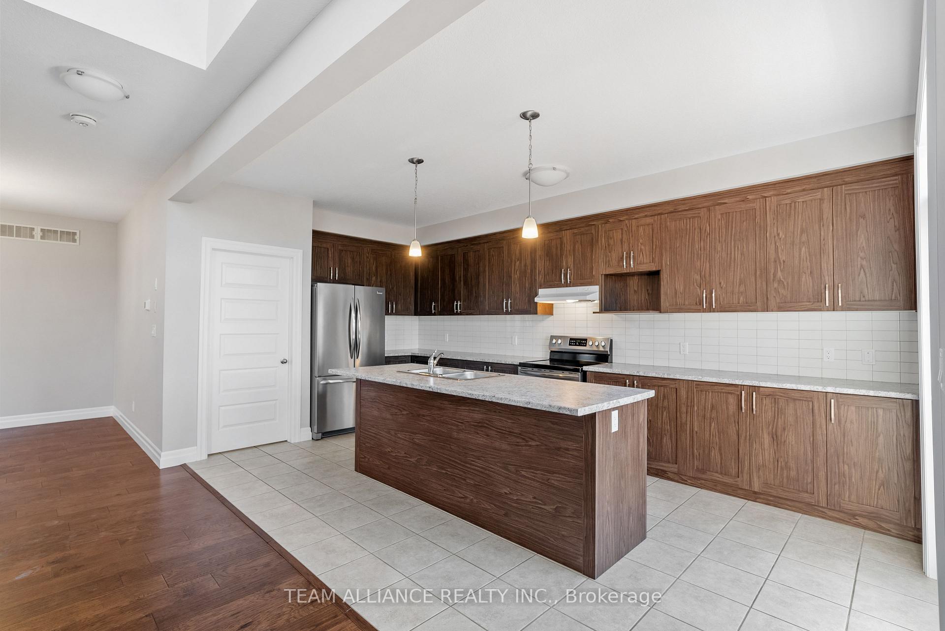 Photo 33 of 166 Queen Street, Middlesex Centre, Komoka — HOMEH