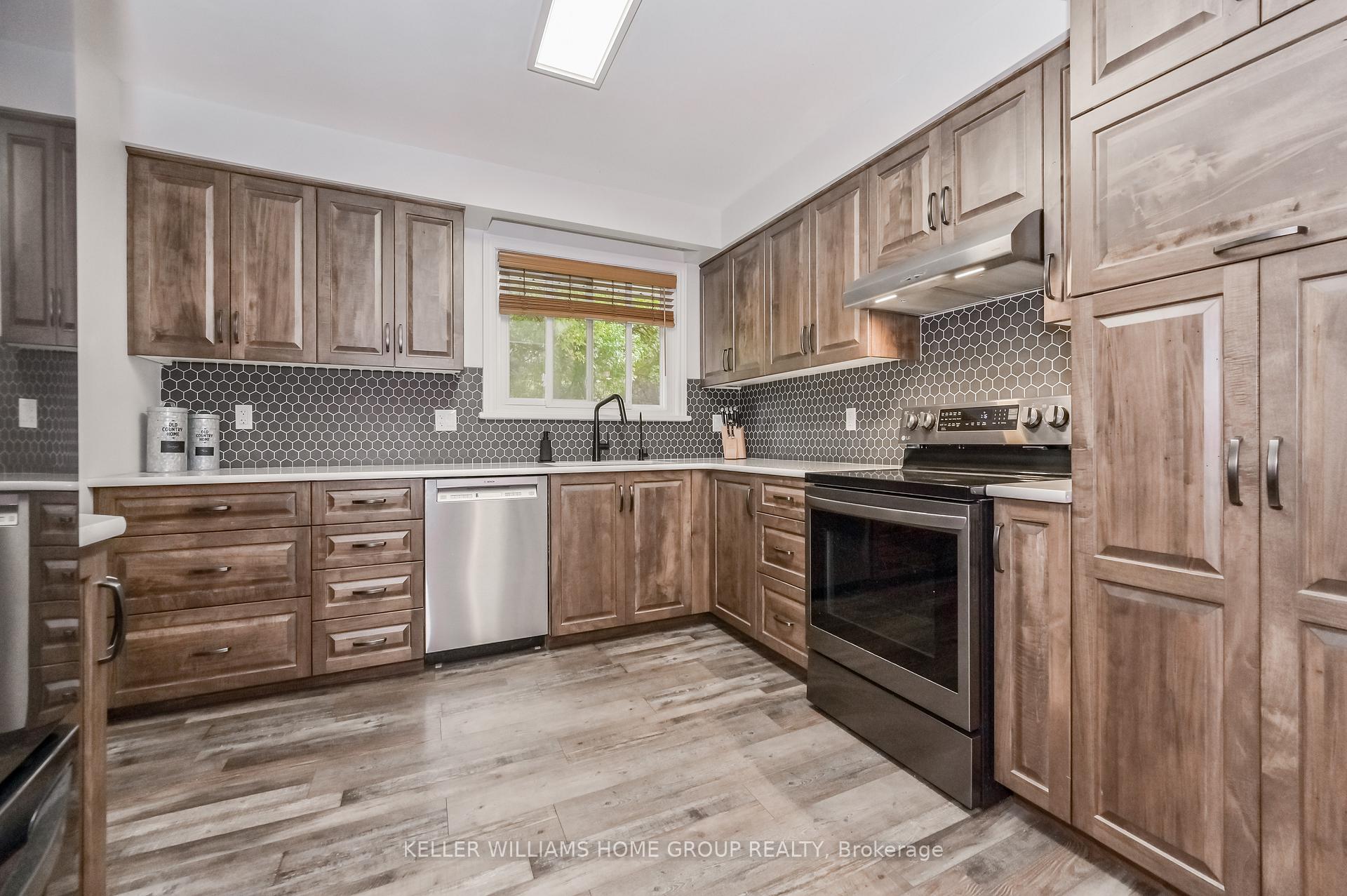 Photo 2 of 520 Perry Street, Centre Wellington, Fergus — HOMEH