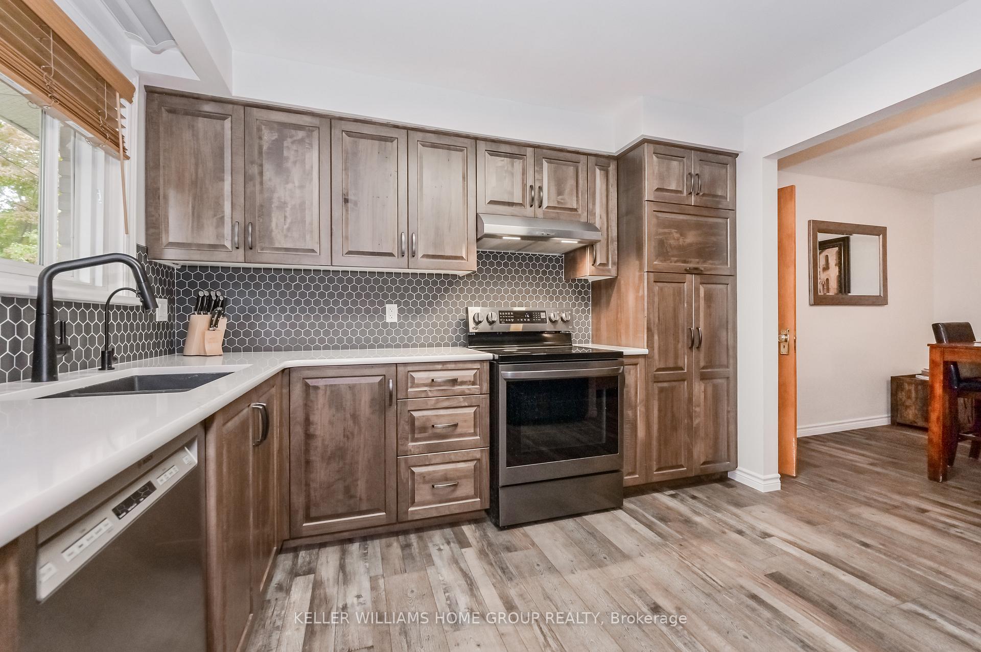 Photo 13 of 520 Perry Street, Centre Wellington, Fergus — HOMEH