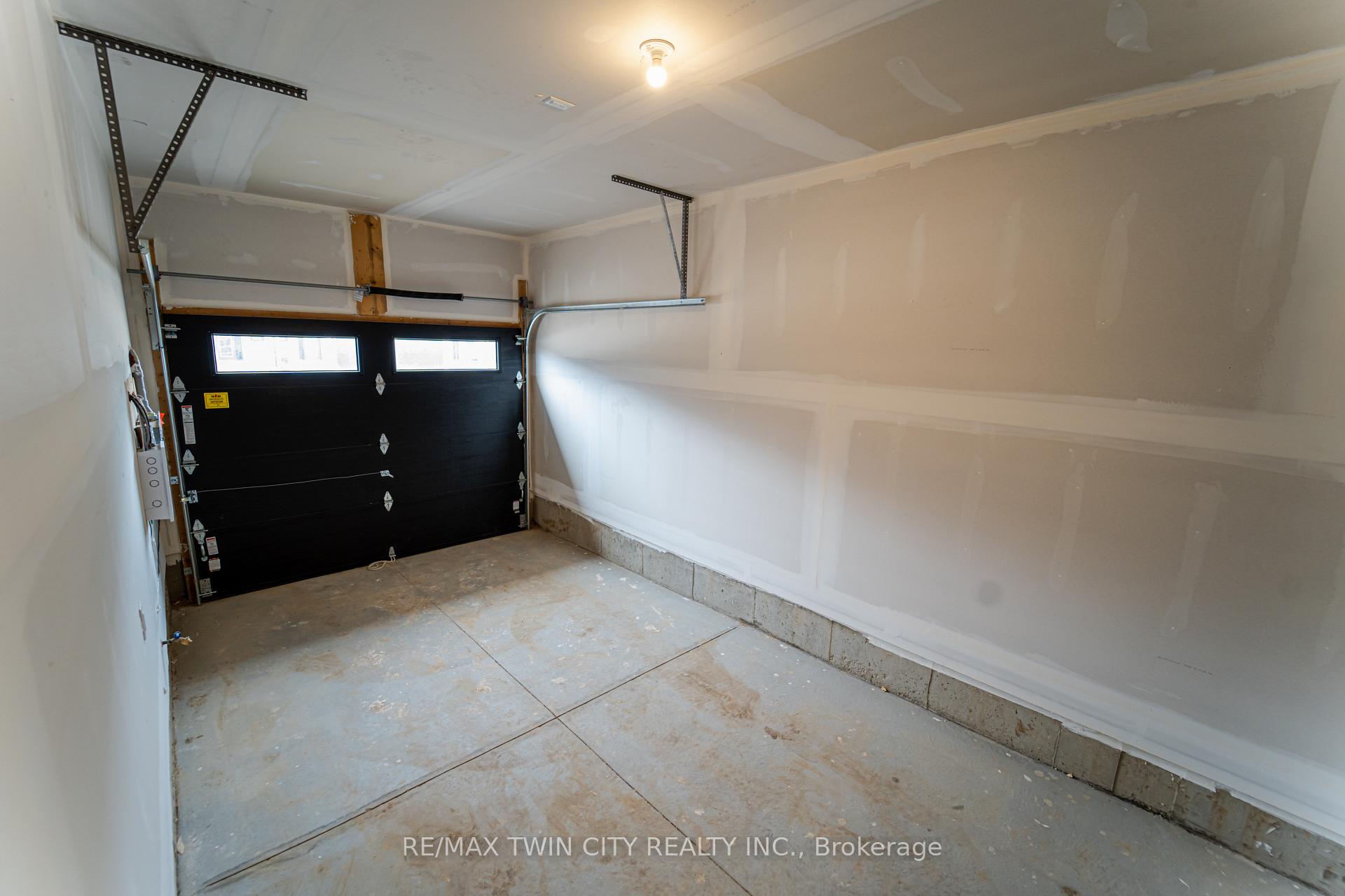 Photo 24 of 54 June Callwood Way E, Brant, Brantford Twp — HOMEH