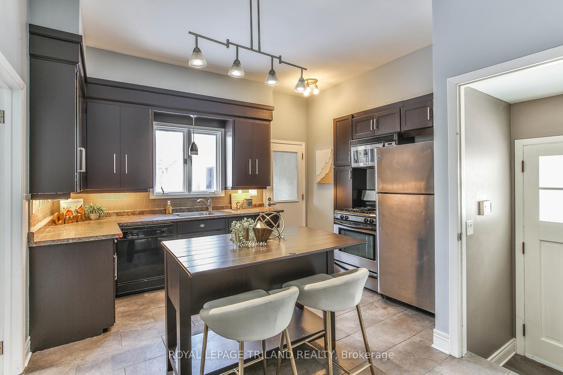 Photo 8 of 602 Central Avenue, London, East F — HOMEH