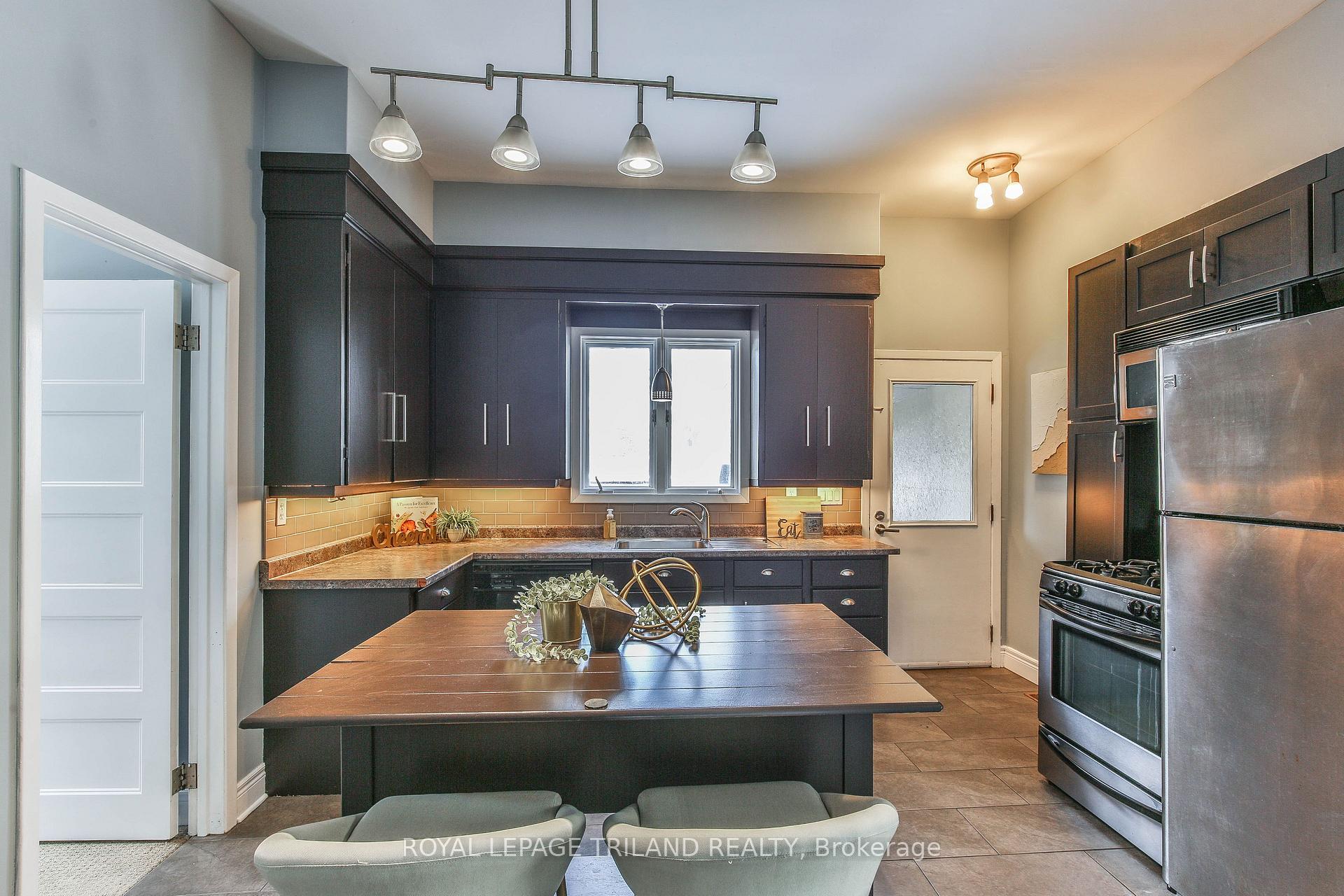 Photo 9 of 602 Central Avenue, London, East F — HOMEH