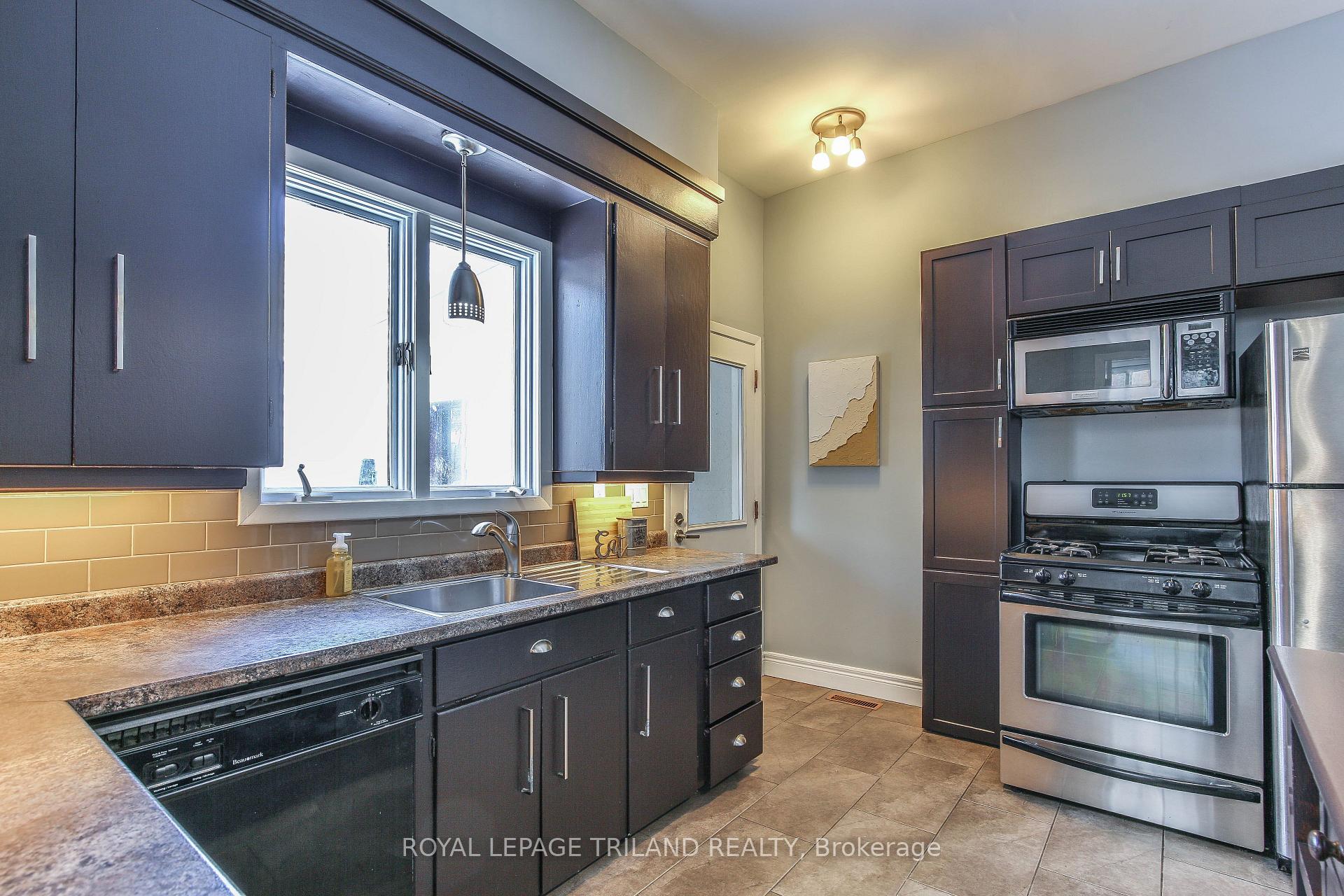 Photo 11 of 602 Central Avenue, London, East F — HOMEH