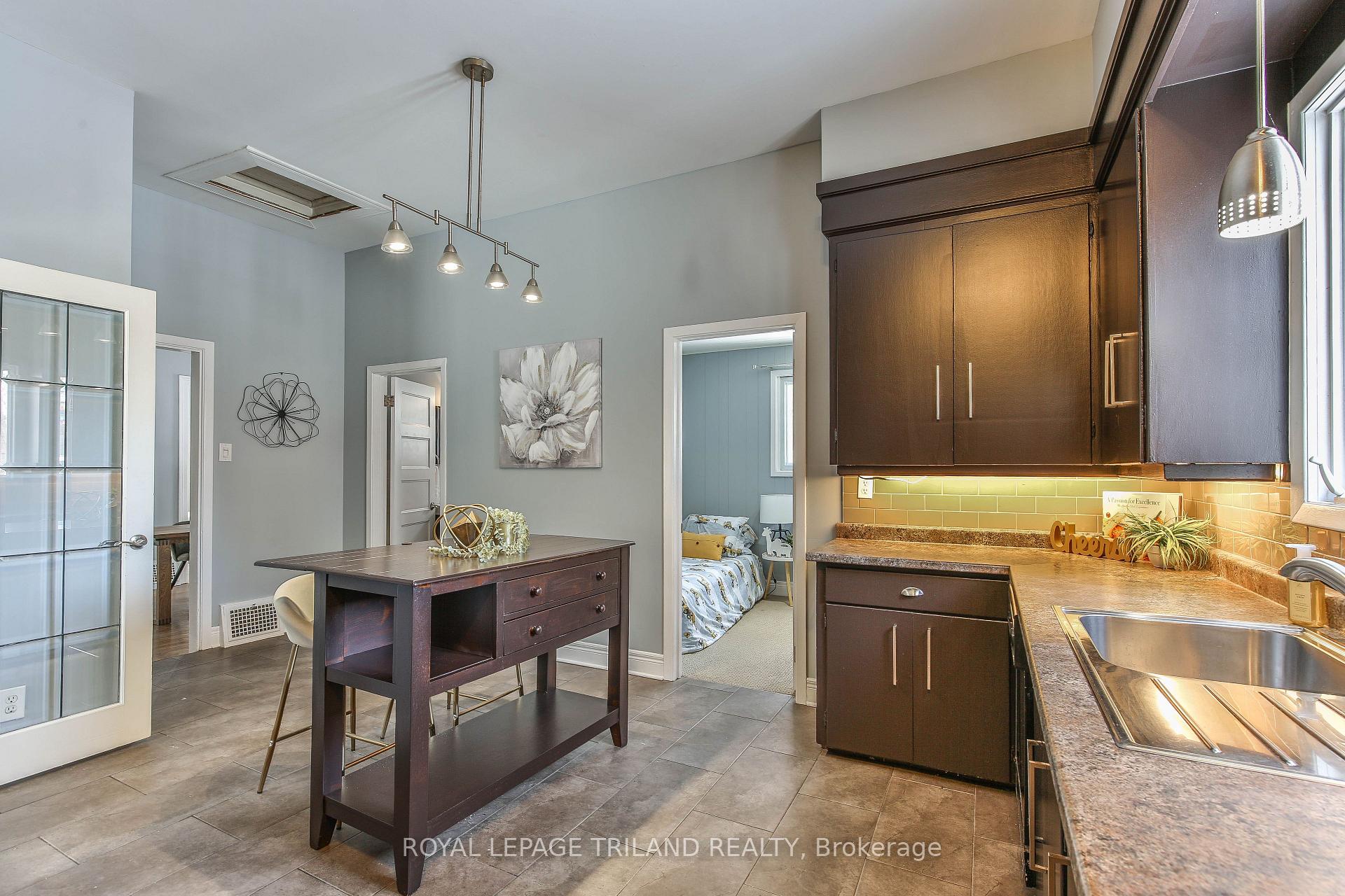 Photo 13 of 602 Central Avenue, London, East F — HOMEH