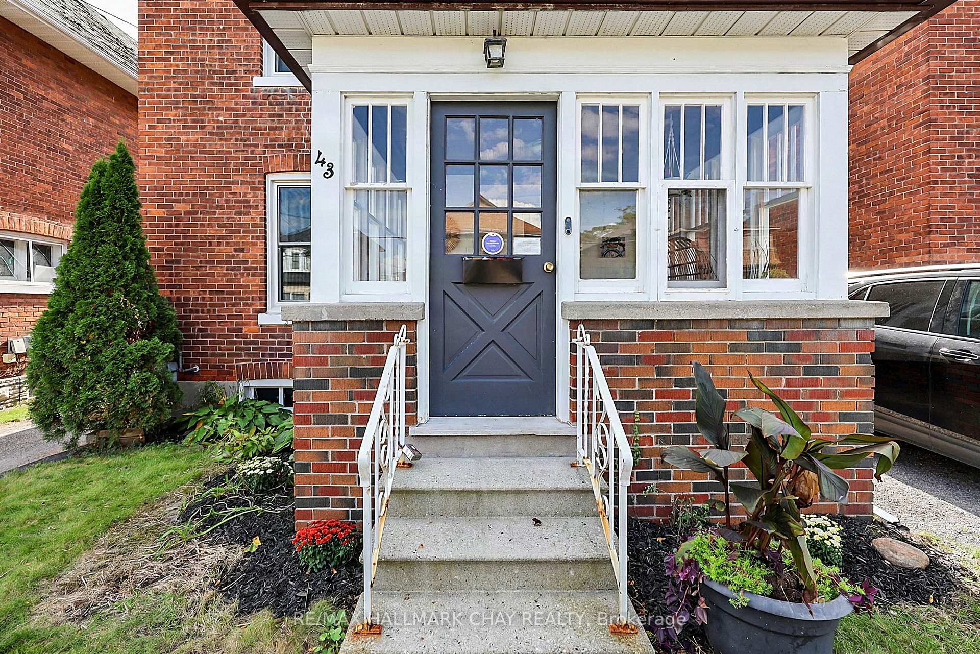 Photo 3 of 43 Brock Street, Barrie, Sanford — HOMEH