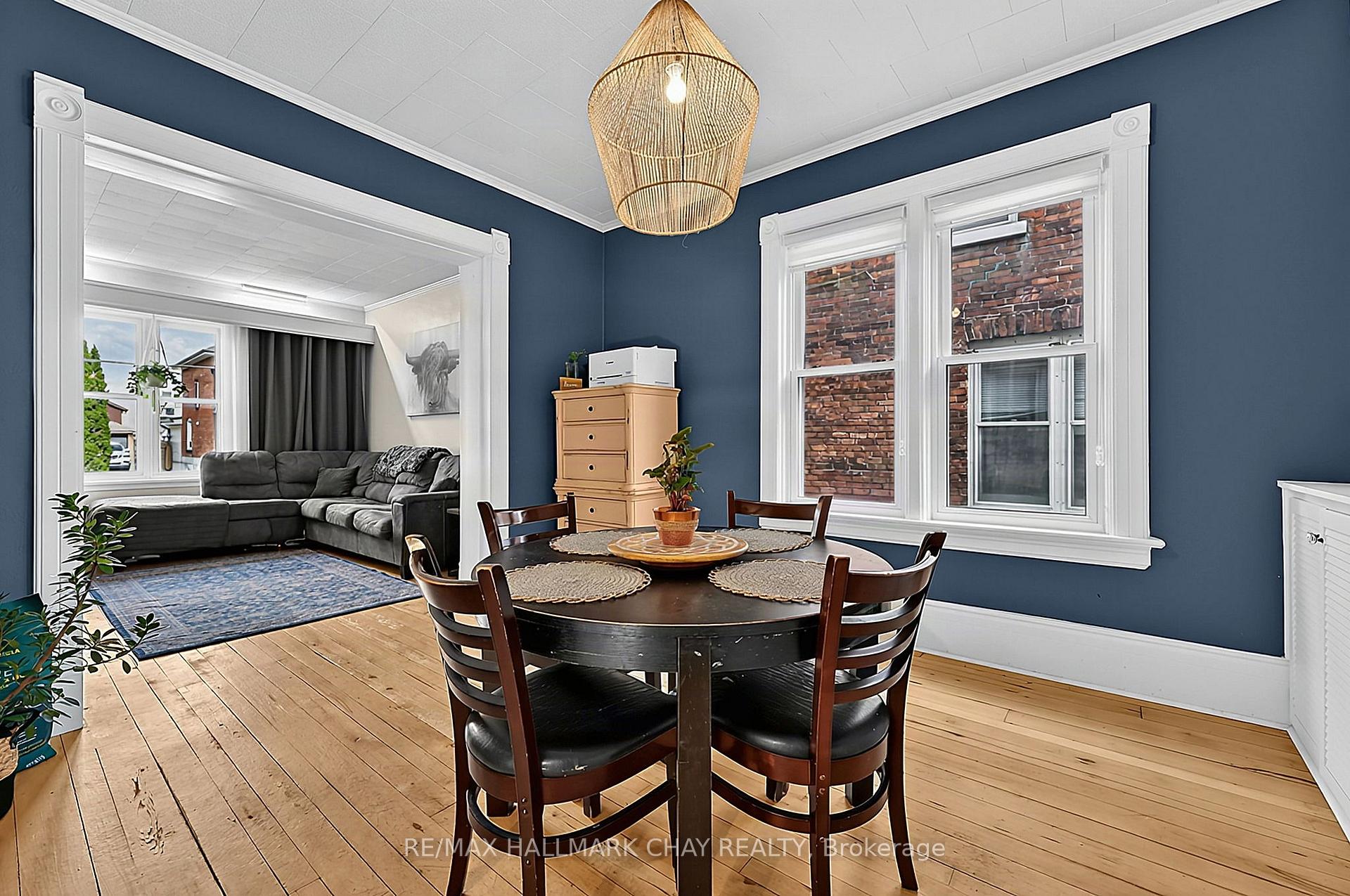 Photo 8 of 43 Brock Street, Barrie, Sanford — HOMEH