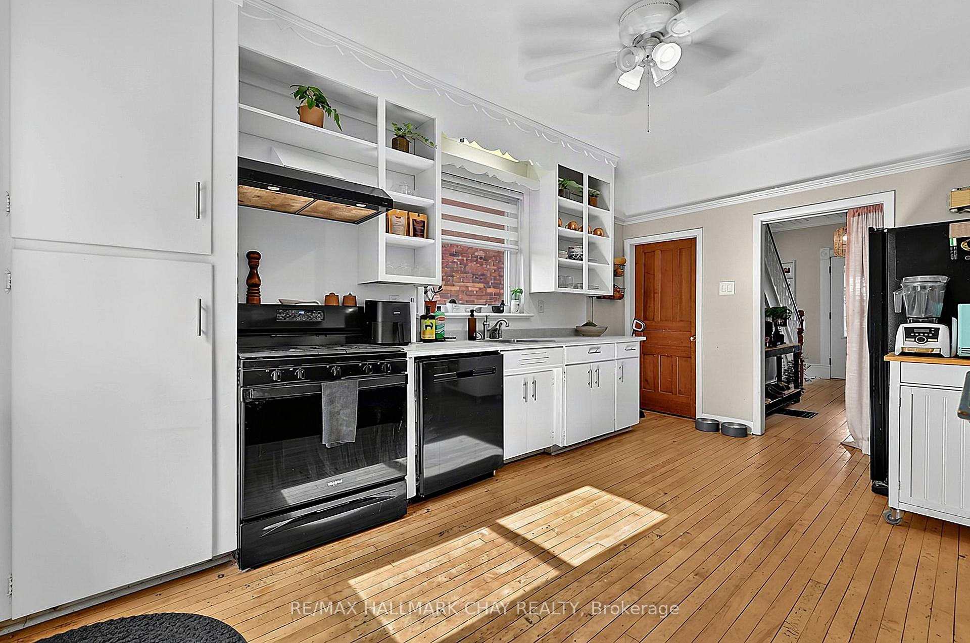 Photo 12 of 43 Brock Street, Barrie, Sanford — HOMEH