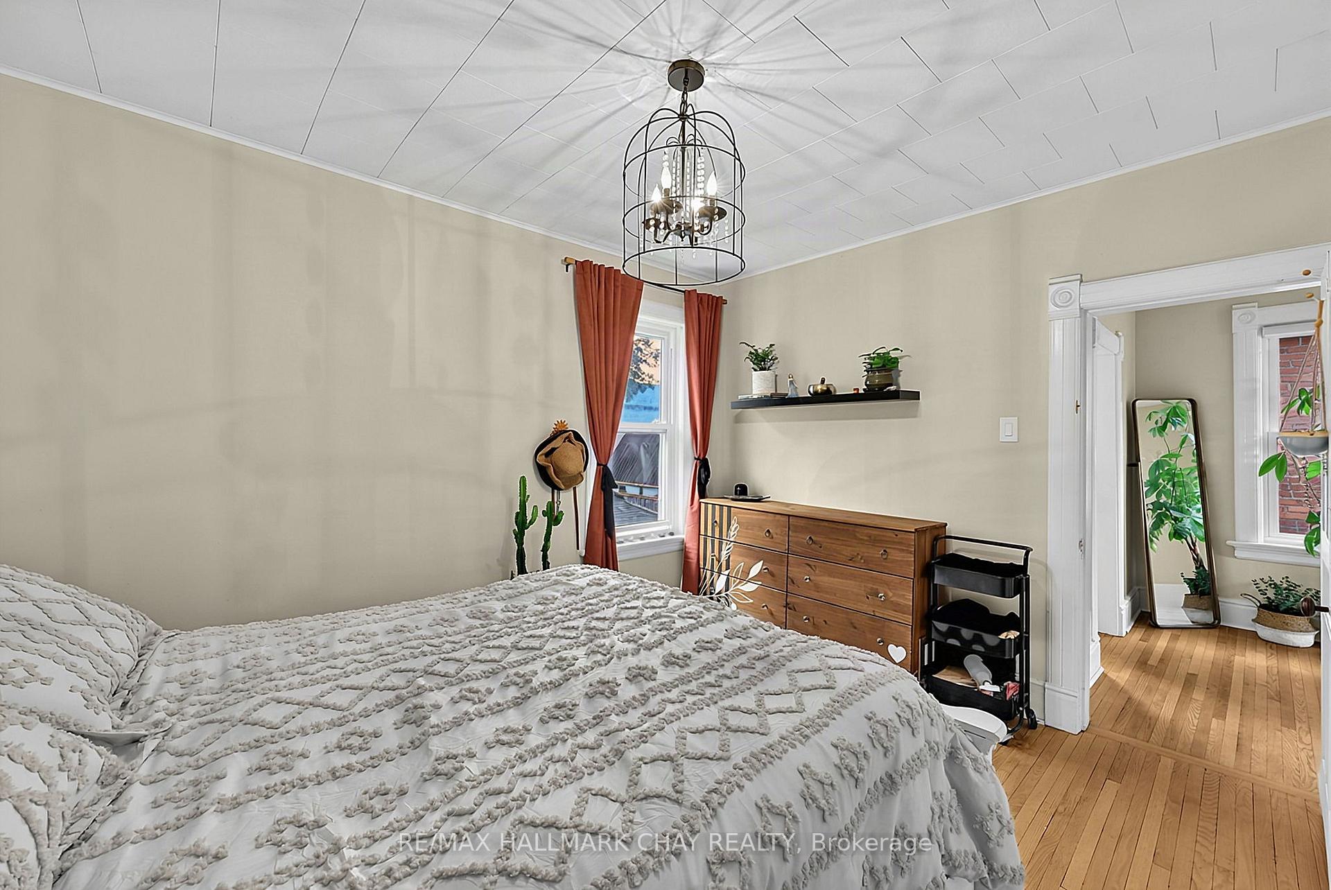 Photo 19 of 43 Brock Street, Barrie, Sanford — HOMEH