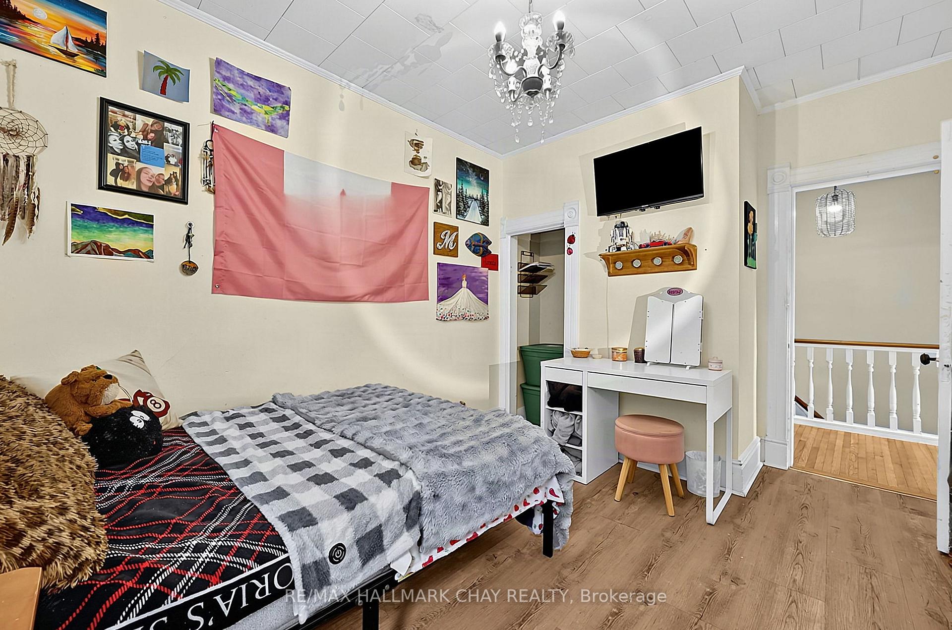 Photo 24 of 43 Brock Street, Barrie, Sanford — HOMEH