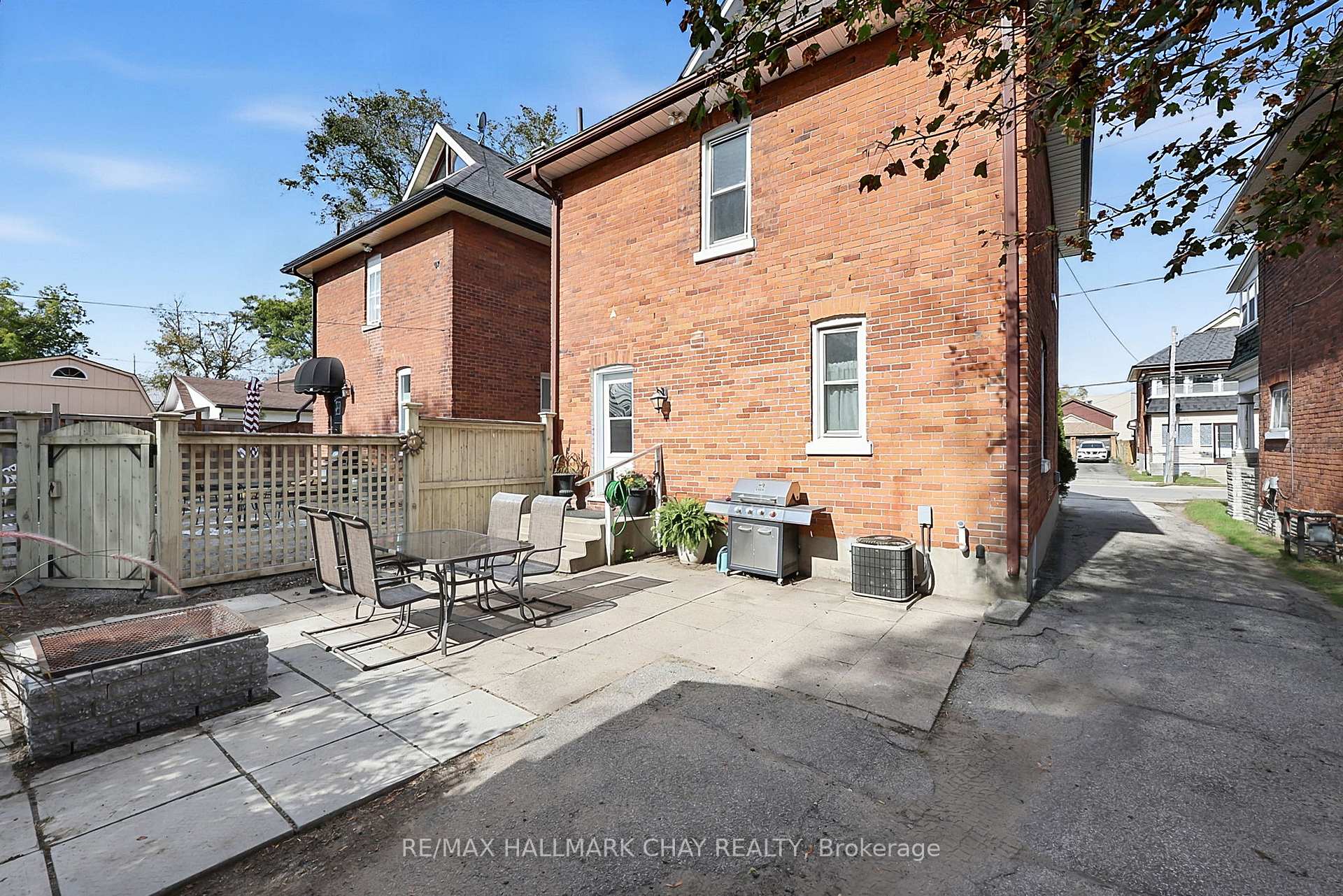 Photo 28 of 43 Brock Street, Barrie, Sanford — HOMEH