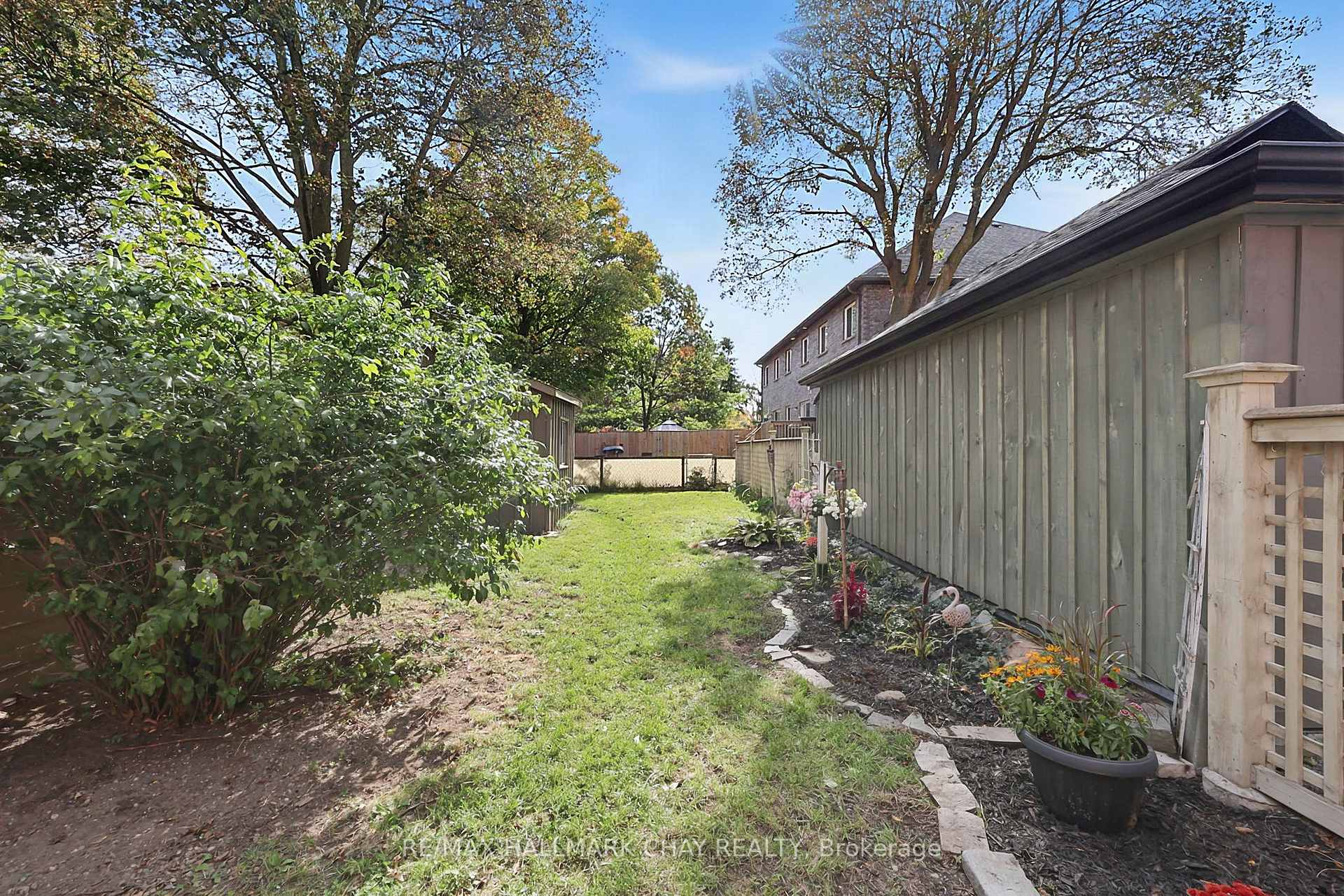 Photo 29 of 43 Brock Street, Barrie, Sanford — HOMEH