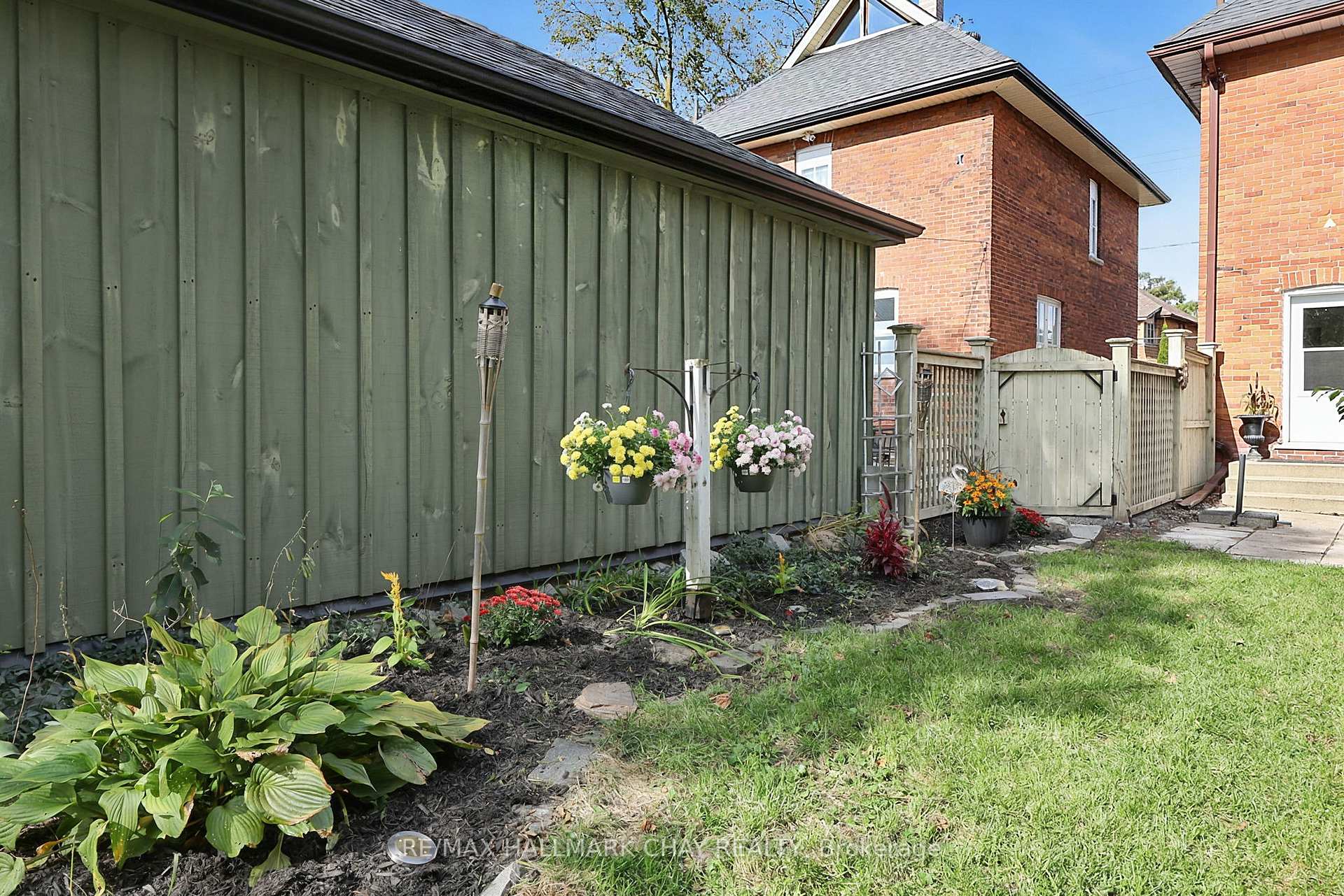 Photo 32 of 43 Brock Street, Barrie, Sanford — HOMEH