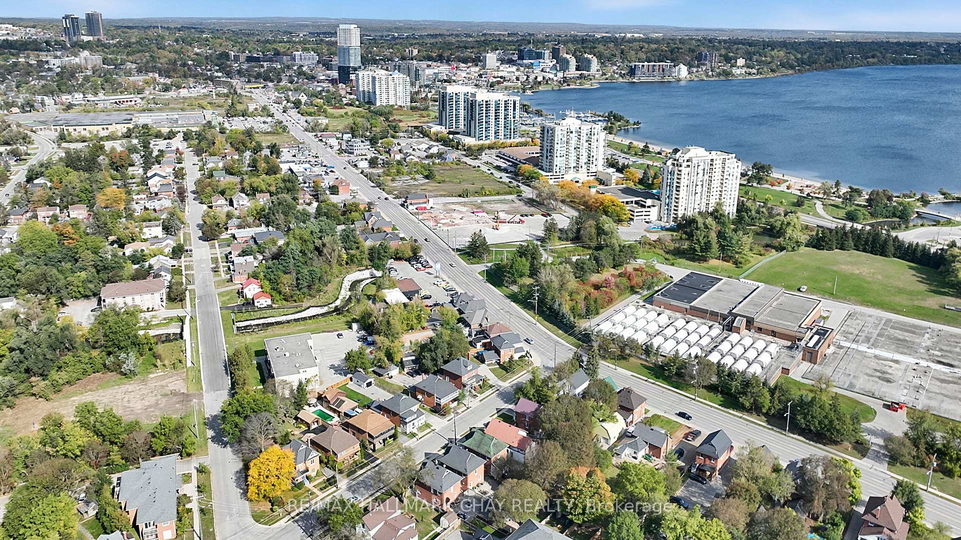Photo 34 of 43 Brock Street, Barrie, Sanford — HOMEH