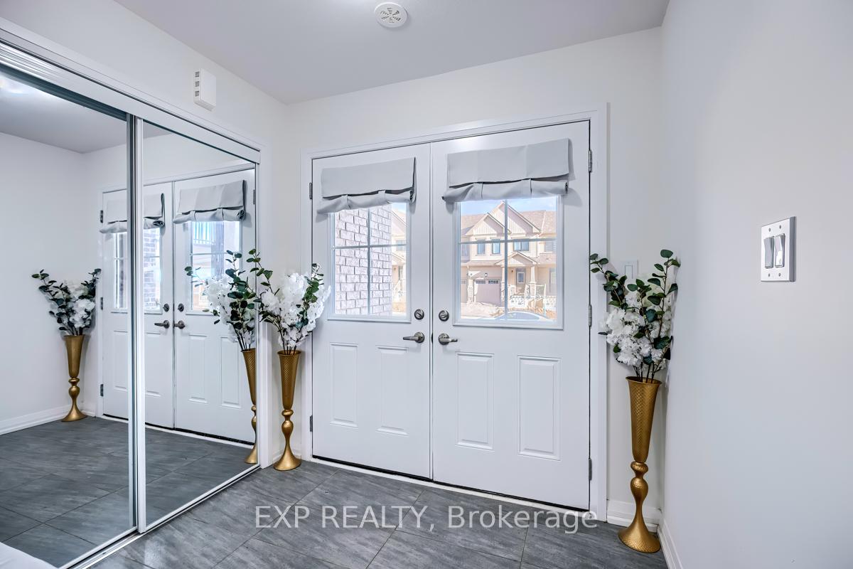 Photo 3 of 17 Granville Crescent, Haldimand — HOMEH