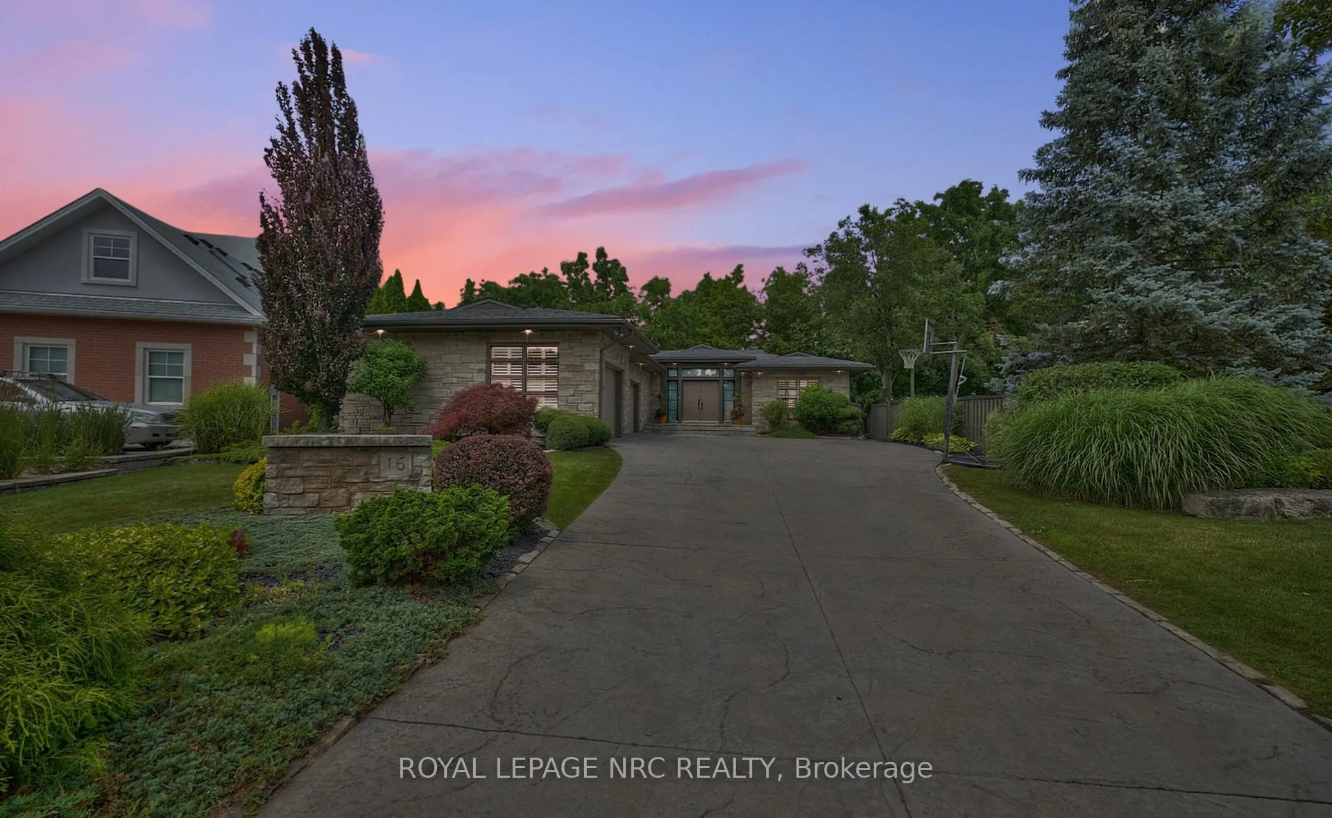 Photo 3 of 16 Nadine Crescent, St. Catharines, Grapeview — HOMEH