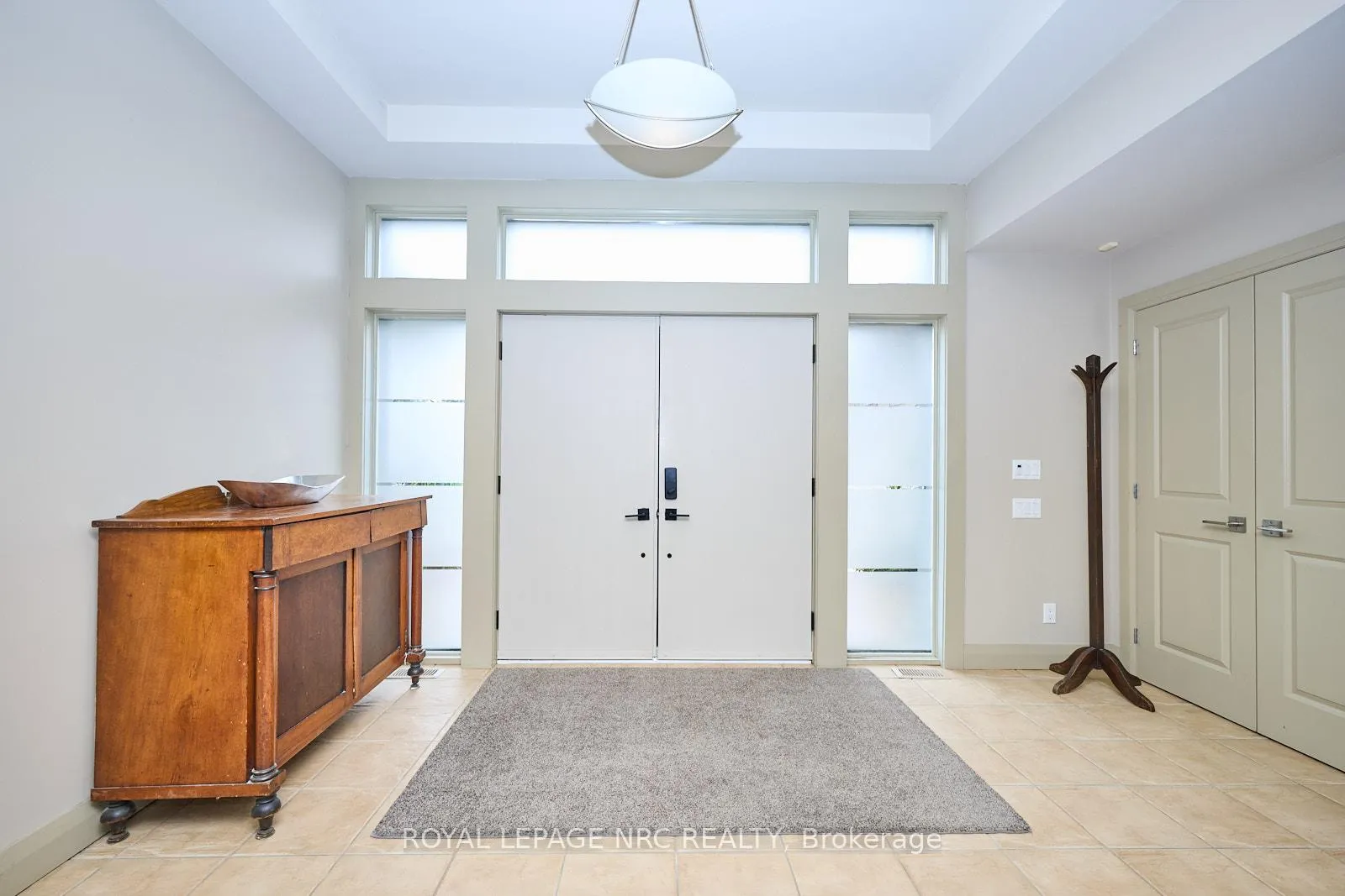 Photo 5 of 16 Nadine Crescent, St. Catharines, Grapeview — HOMEH