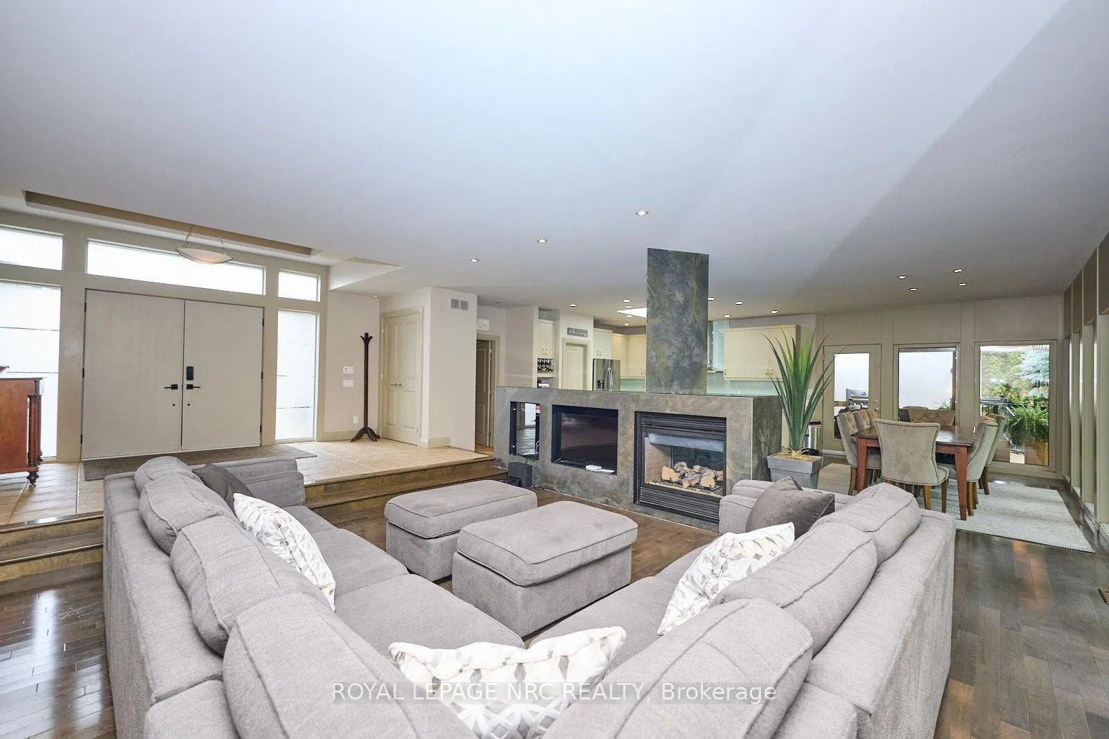Photo 6 of 16 Nadine Crescent, St. Catharines, Grapeview — HOMEH