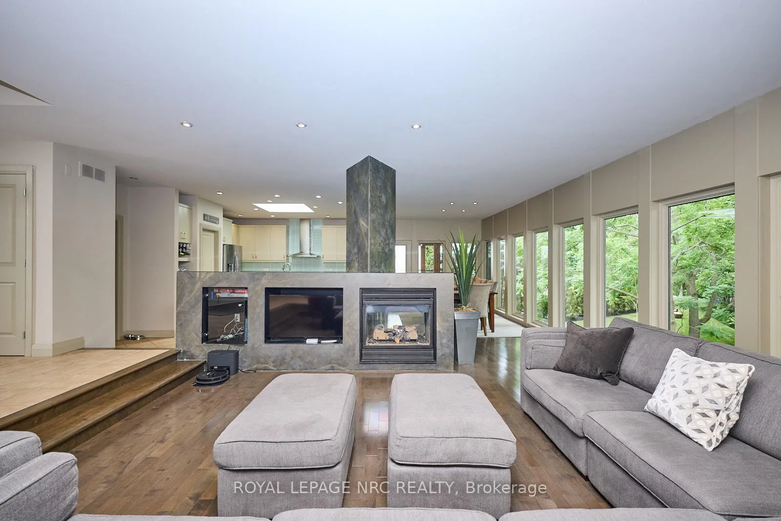 Photo 7 of 16 Nadine Crescent, St. Catharines, Grapeview — HOMEH