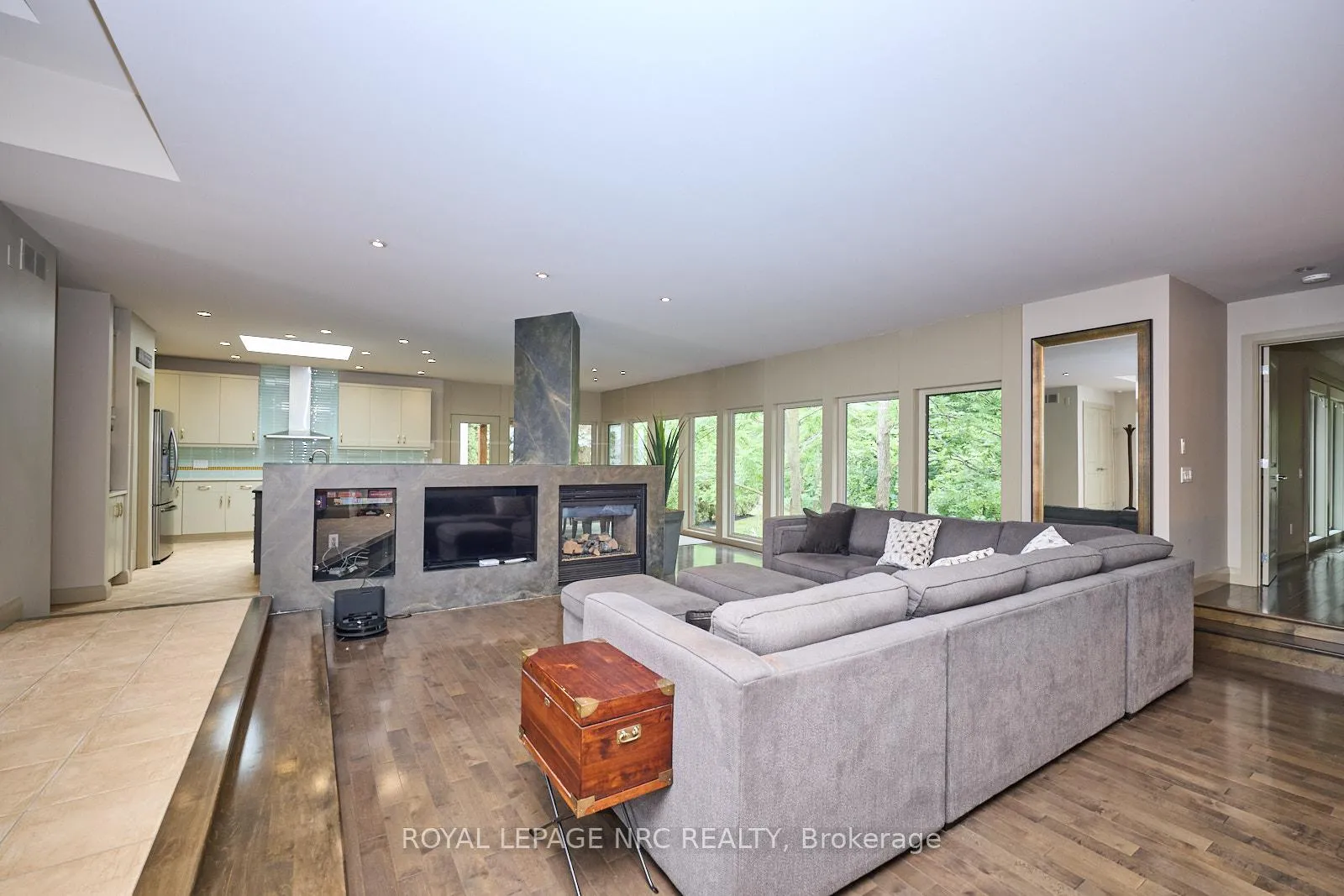 Photo 8 of 16 Nadine Crescent, St. Catharines, Grapeview — HOMEH