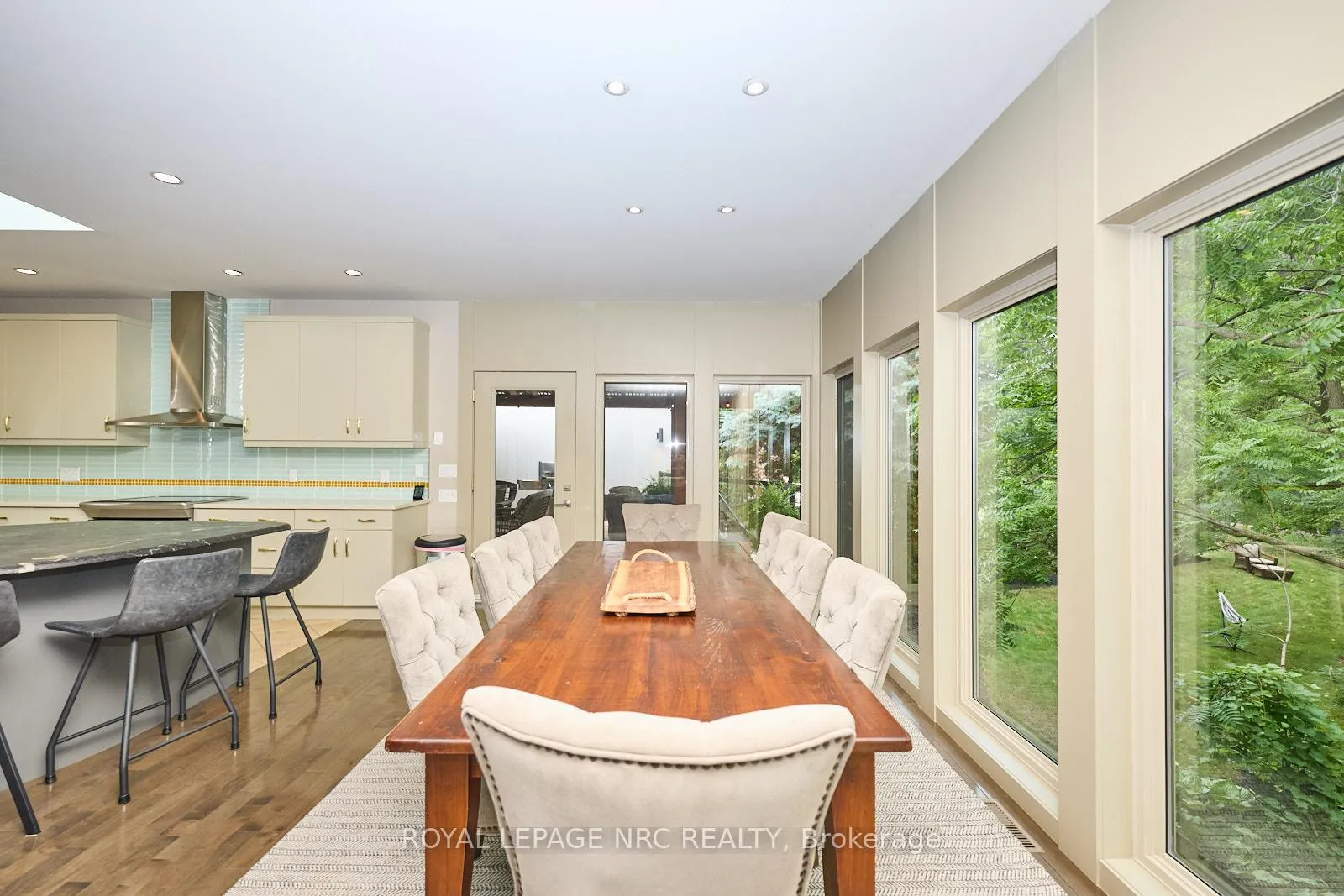 Photo 9 of 16 Nadine Crescent, St. Catharines, Grapeview — HOMEH