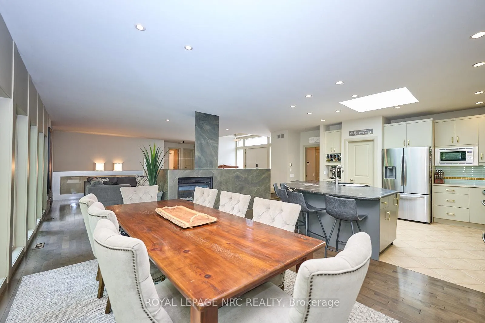 Photo 11 of 16 Nadine Crescent, St. Catharines, Grapeview — HOMEH