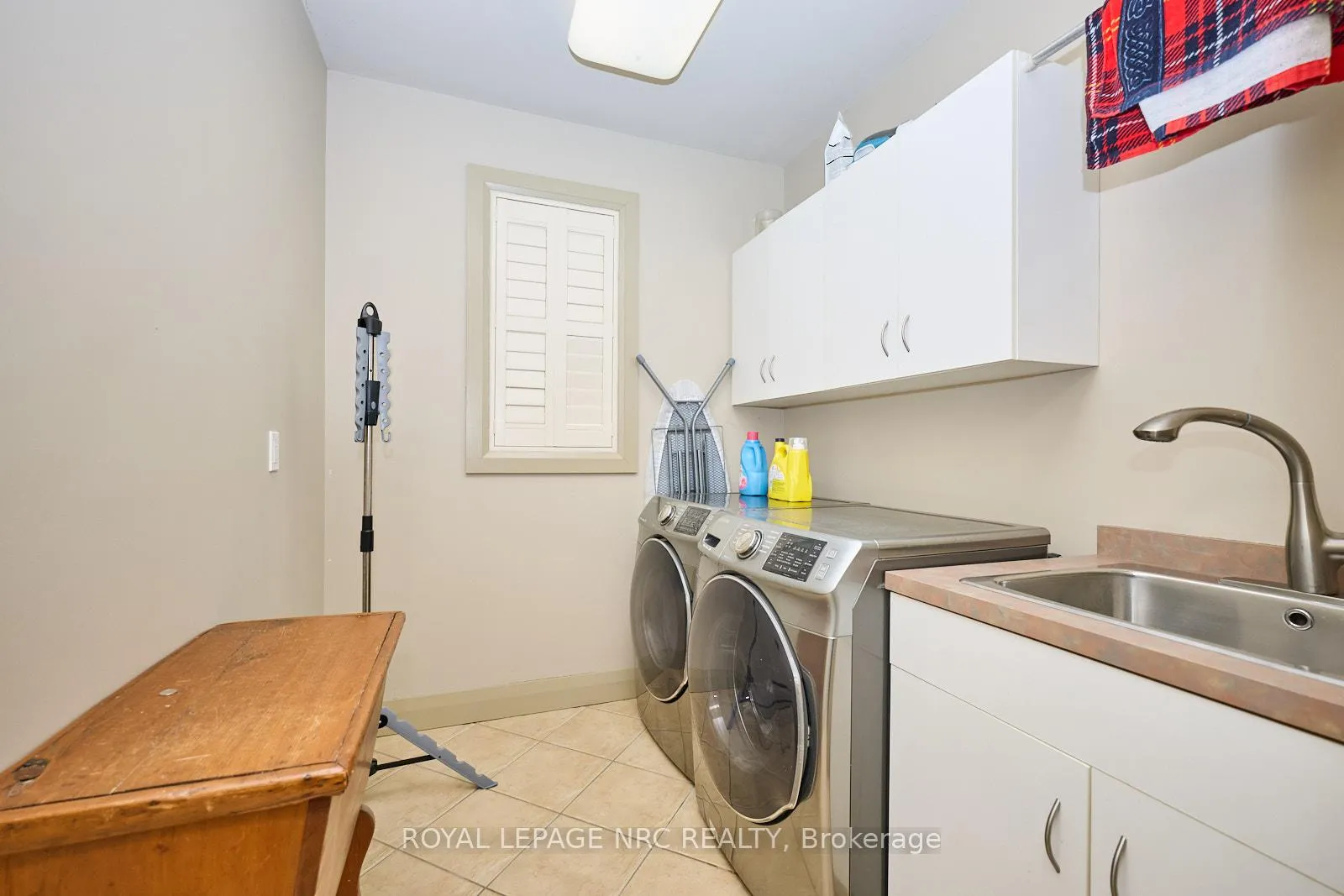 Photo 21 of 16 Nadine Crescent, St. Catharines, Grapeview — HOMEH