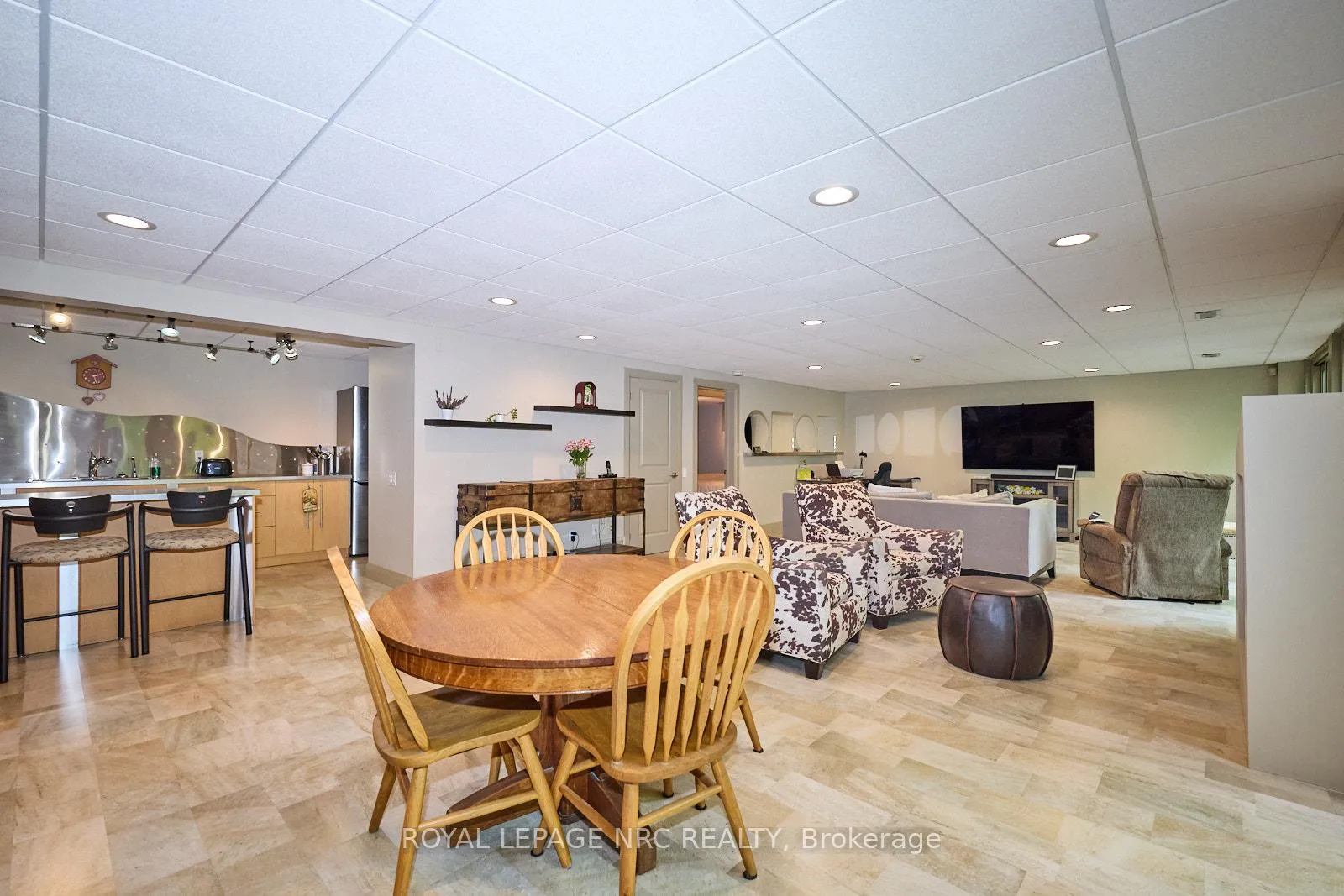 Photo 26 of 16 Nadine Crescent, St. Catharines, Grapeview — HOMEH