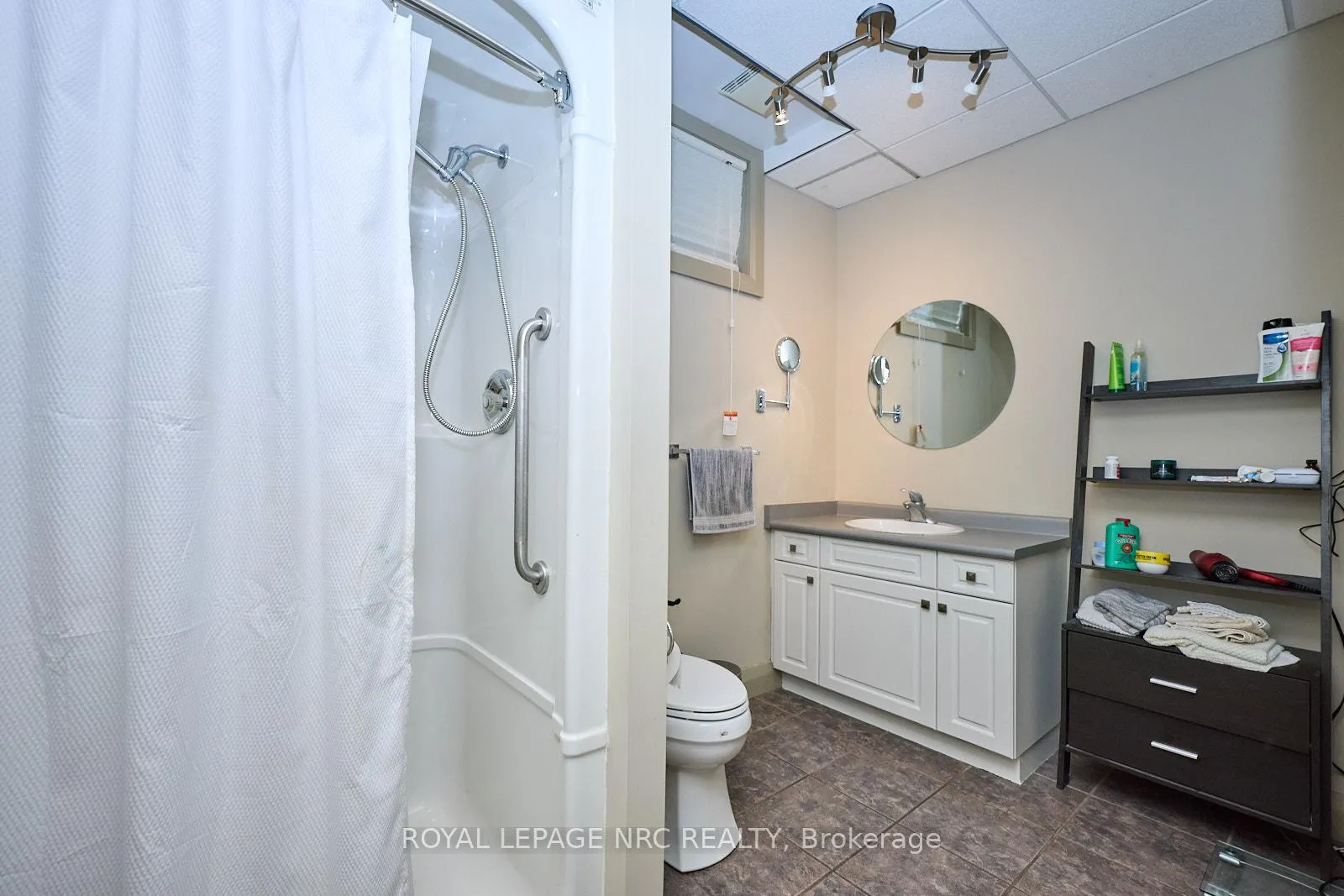 Photo 32 of 16 Nadine Crescent, St. Catharines, Grapeview — HOMEH