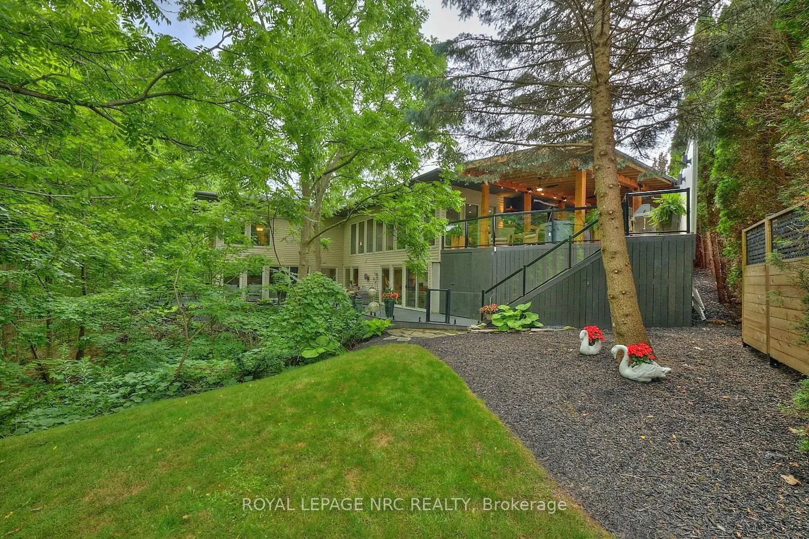 Photo 45 of 16 Nadine Crescent, St. Catharines, Grapeview — HOMEH