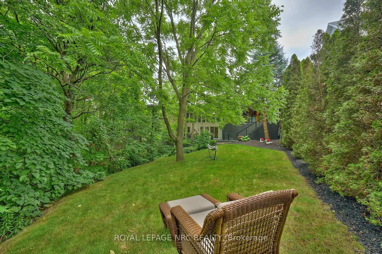 Photo 46 of 16 Nadine Crescent, St. Catharines, Grapeview — HOMEH