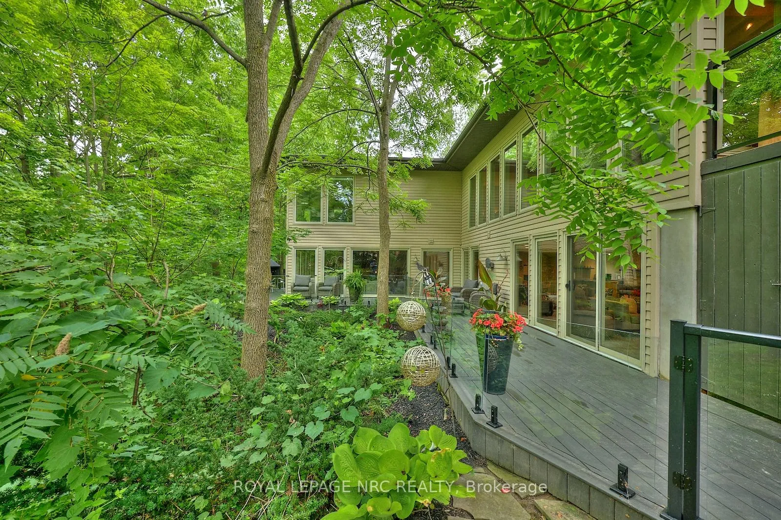 Photo 47 of 16 Nadine Crescent, St. Catharines, Grapeview — HOMEH