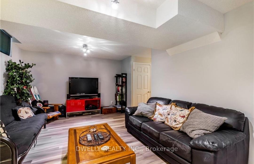 Photo 12 of 805 Fairway Crescent, Kitchener — HOMEH