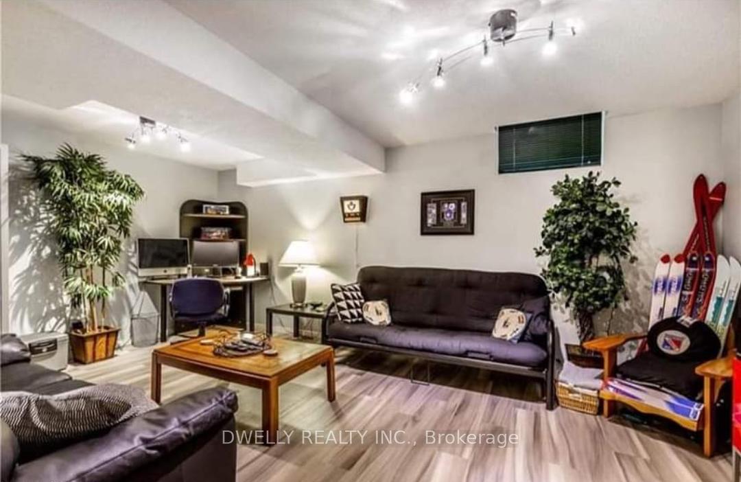 Photo 13 of 805 Fairway Crescent, Kitchener — HOMEH