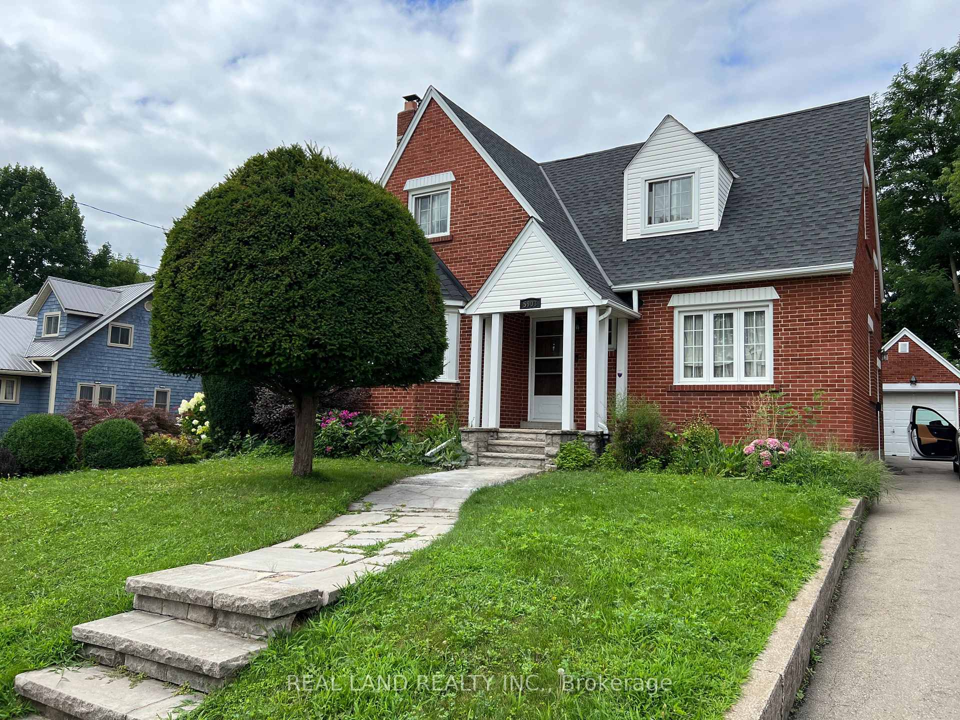 Photo 1 of 5903 Delaware Street, Niagara Falls, Dorchester — HOMEH