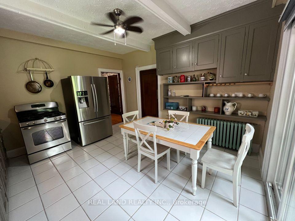 Photo 2 of 5903 Delaware Street, Niagara Falls, Dorchester — HOMEH