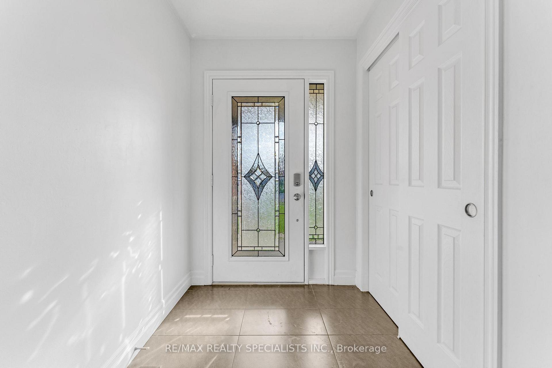 Photo 5 of 264 Pinehill Drive, Hamilton, Hannon — HOMEH
