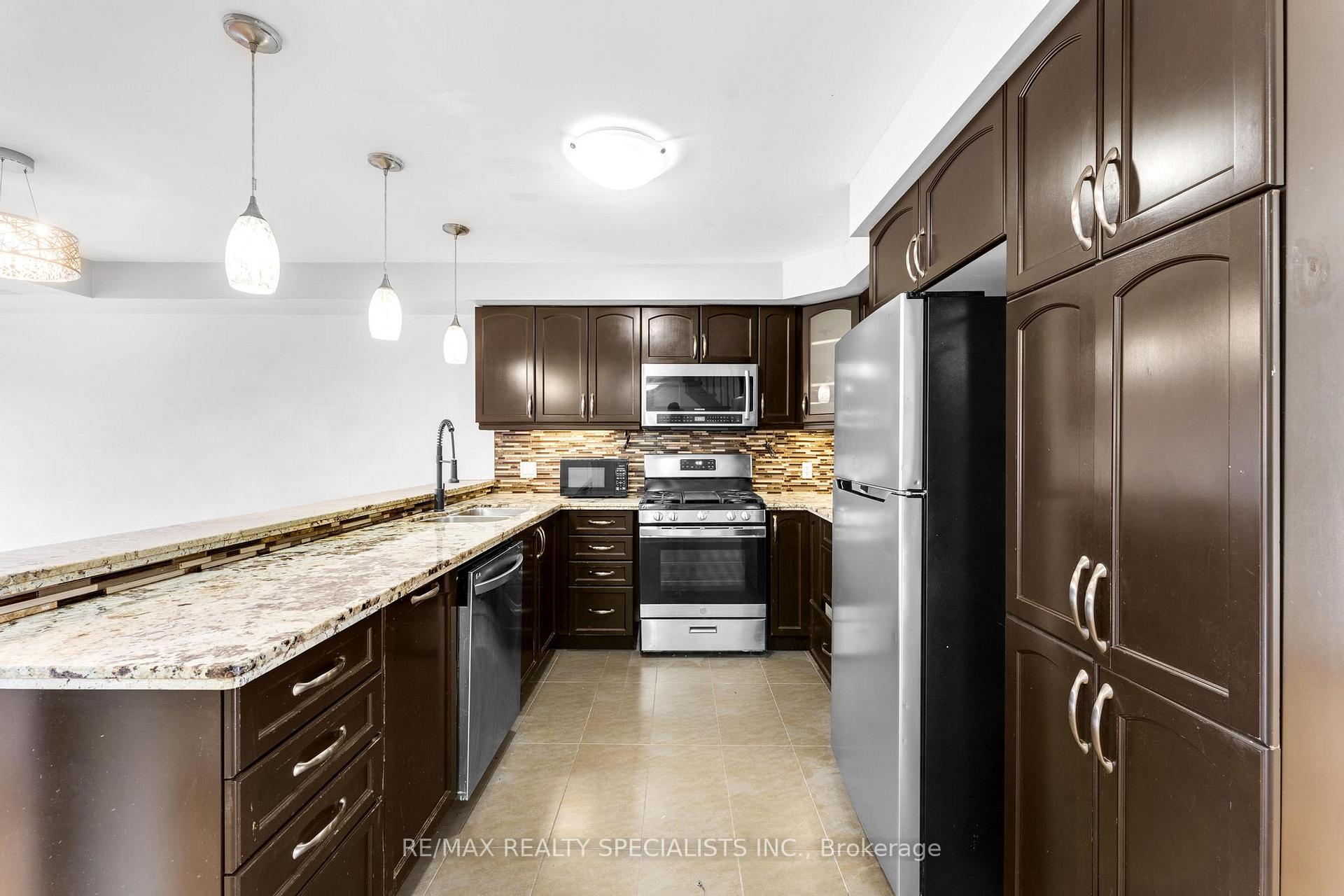 Photo 12 of 264 Pinehill Drive, Hamilton, Hannon — HOMEH
