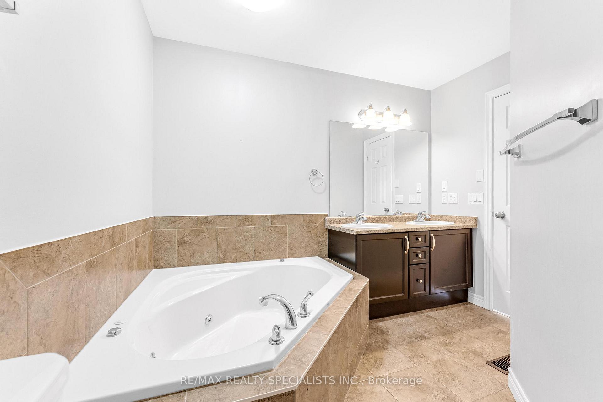 Photo 23 of 264 Pinehill Drive, Hamilton, Hannon — HOMEH