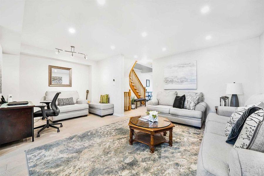 Photo 3 of 54 Meadow Wood Crescent, Hamilton, Stoney Creek Mountain — HOMEH