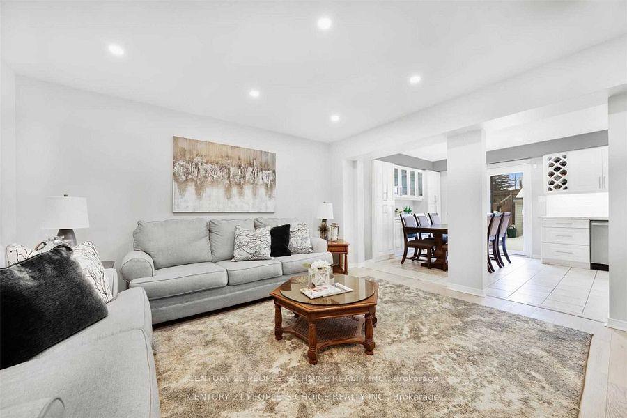 Photo 4 of 54 Meadow Wood Crescent, Hamilton, Stoney Creek Mountain — HOMEH