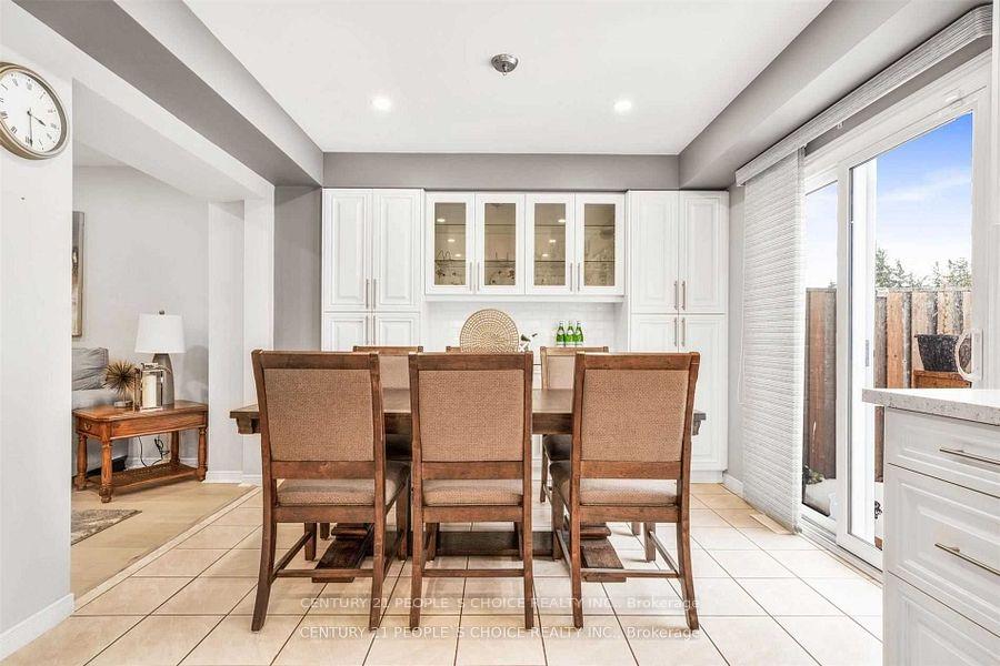 Photo 5 of 54 Meadow Wood Crescent, Hamilton, Stoney Creek Mountain — HOMEH