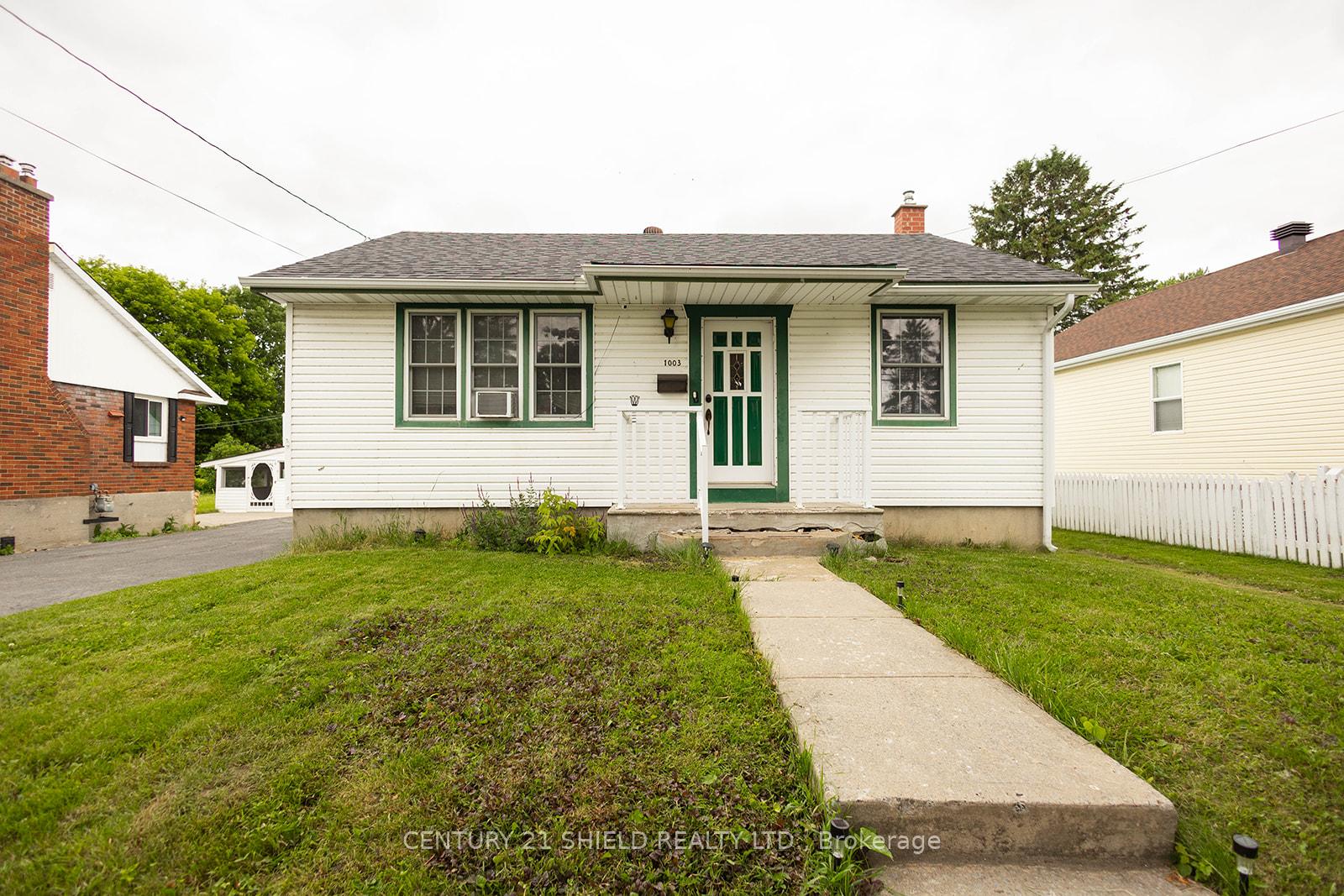 Photo 2 of 1003 Leonard Avenue, Cornwall — HOMEH
