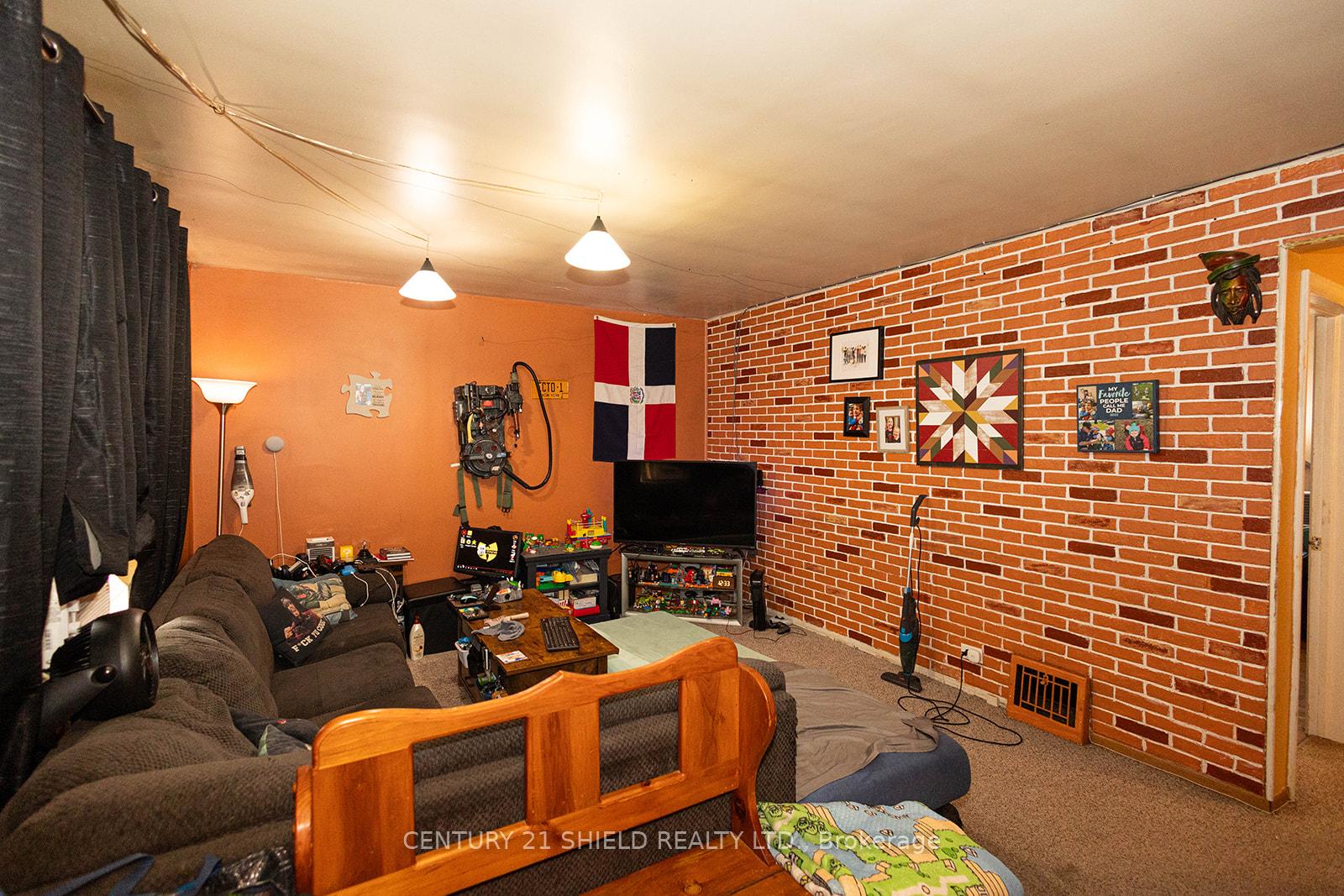 Photo 3 of 1003 Leonard Avenue, Cornwall — HOMEH
