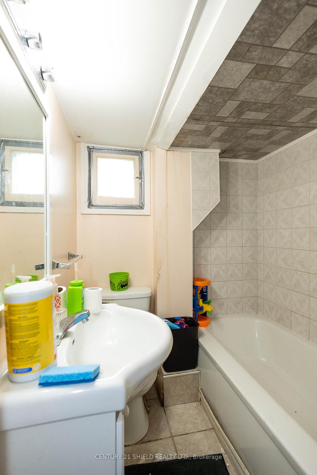Photo 13 of 1003 Leonard Avenue, Cornwall — HOMEH