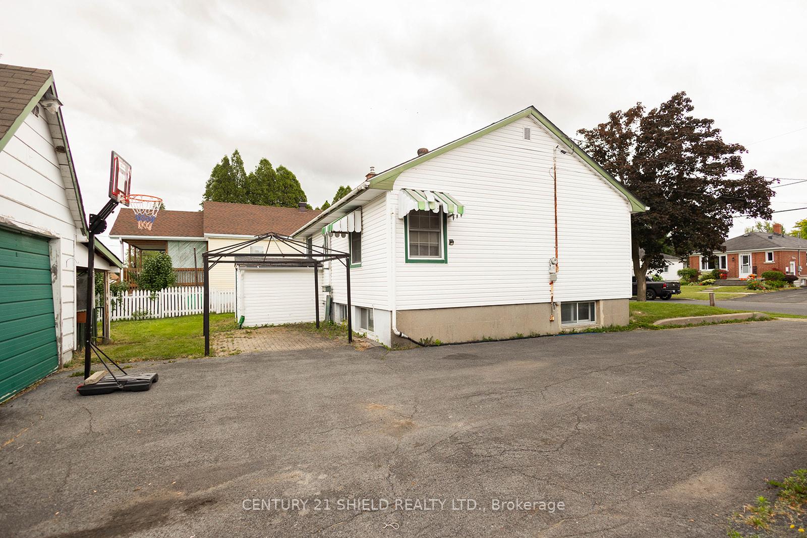 Photo 21 of 1003 Leonard Avenue, Cornwall — HOMEH