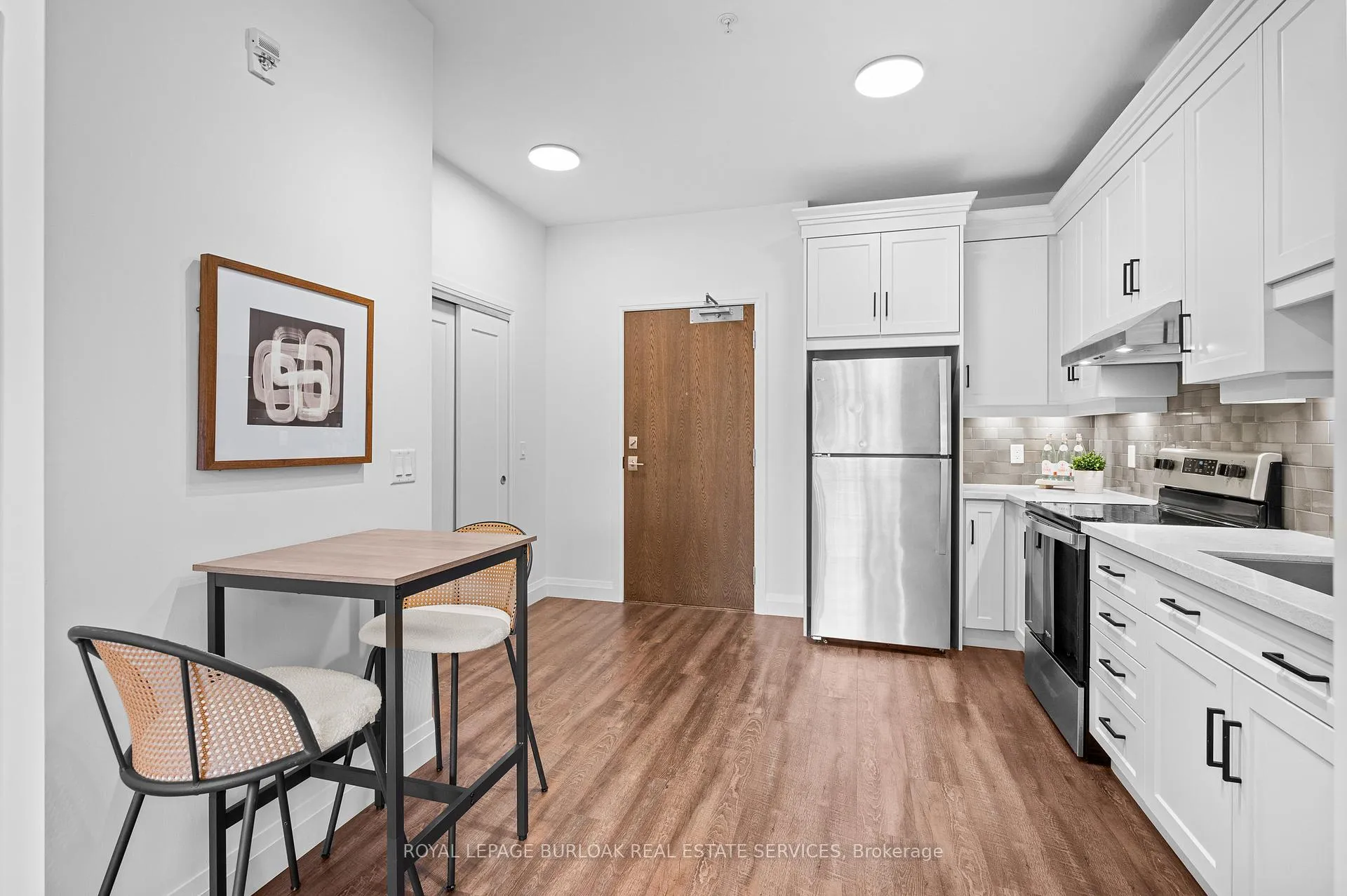 Photo 3 of Unit 111, 30 Hamilton Street S, Hamilton, Waterdown — HOMEH