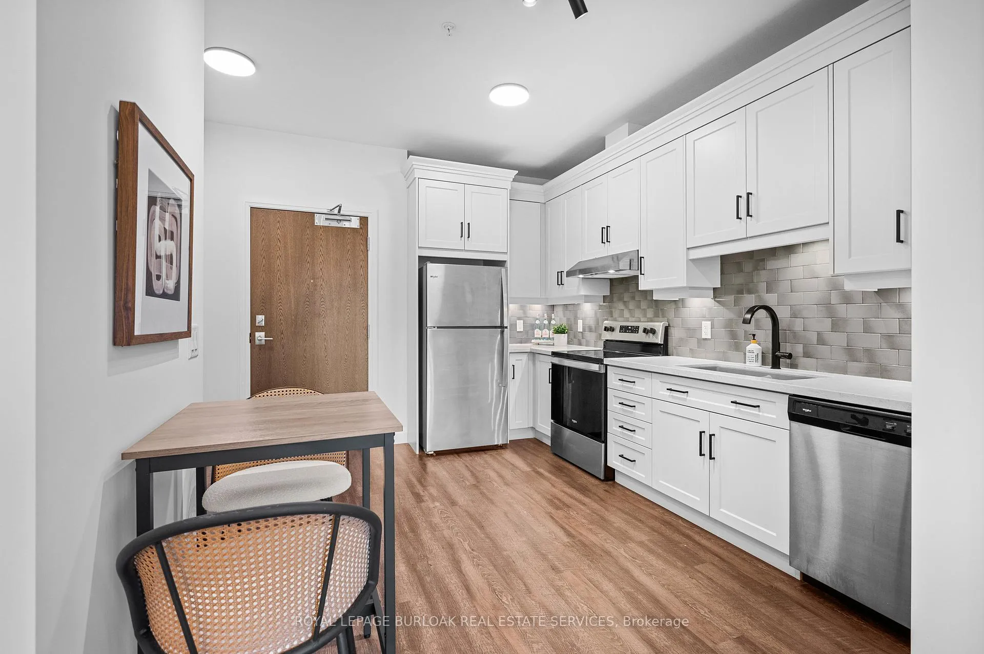 Photo 4 of Unit 111, 30 Hamilton Street S, Hamilton, Waterdown — HOMEH