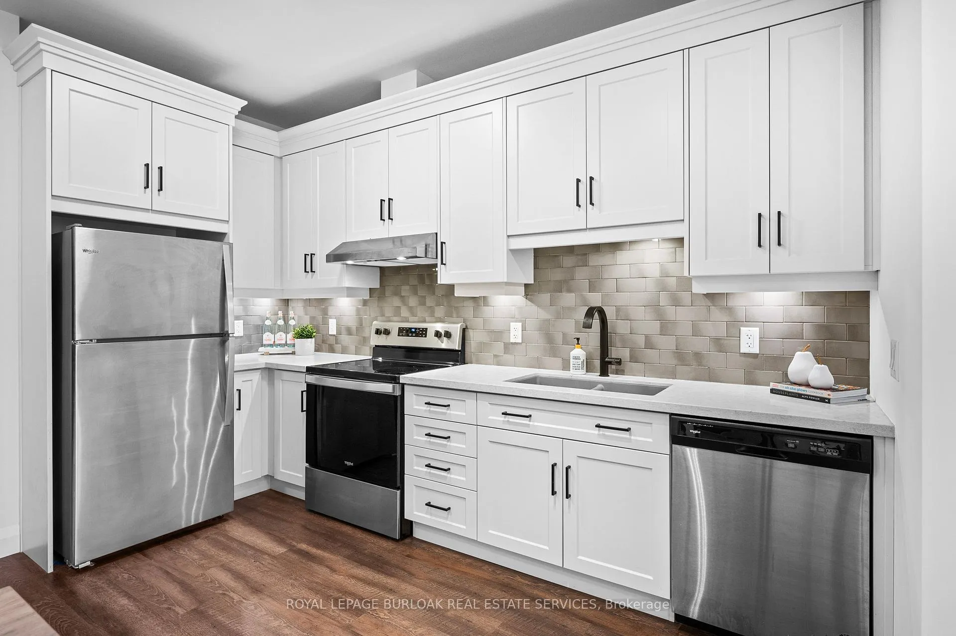Photo 5 of Unit 111, 30 Hamilton Street S, Hamilton, Waterdown — HOMEH