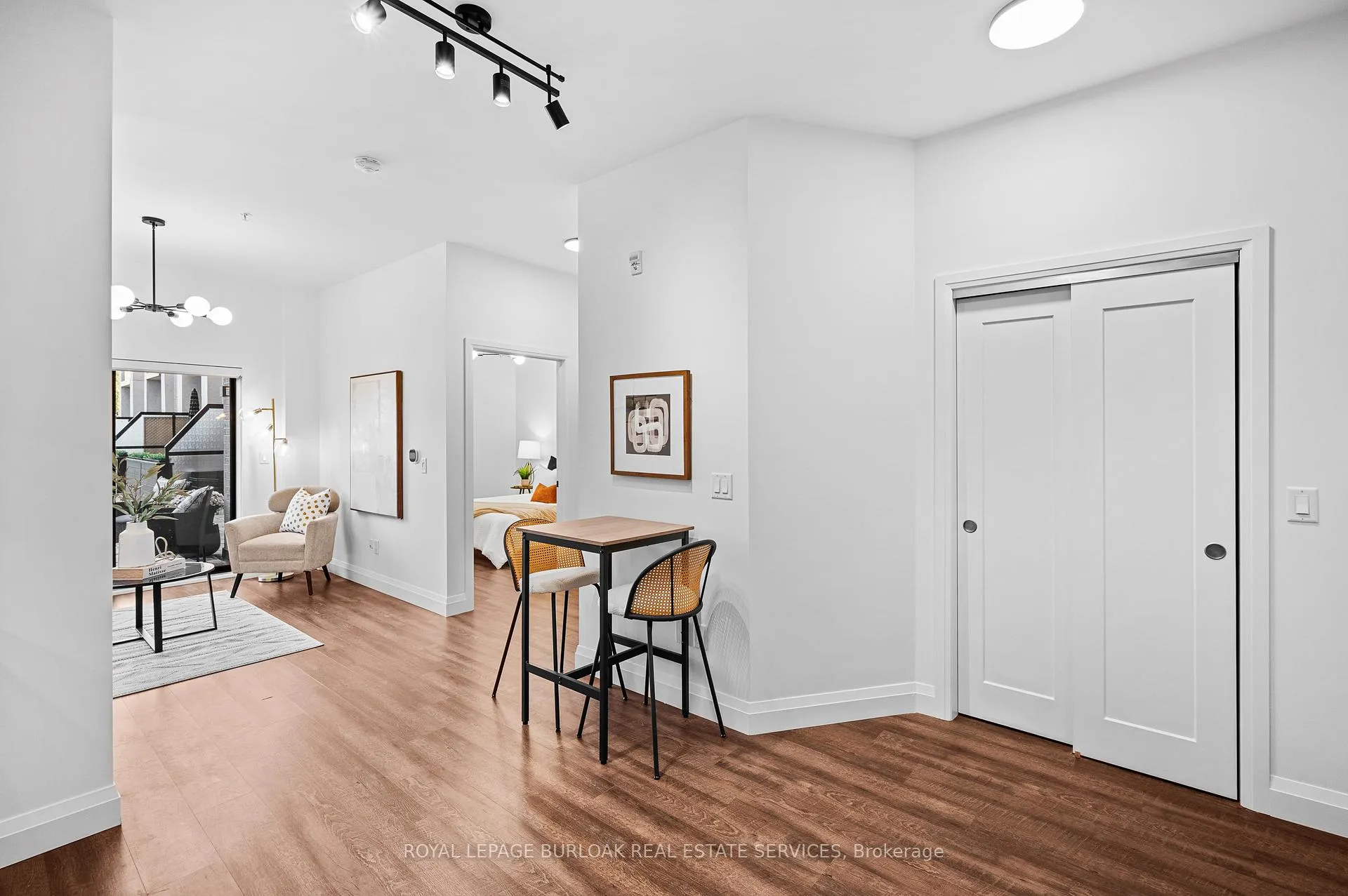 Photo 6 of Unit 111, 30 Hamilton Street S, Hamilton, Waterdown — HOMEH
