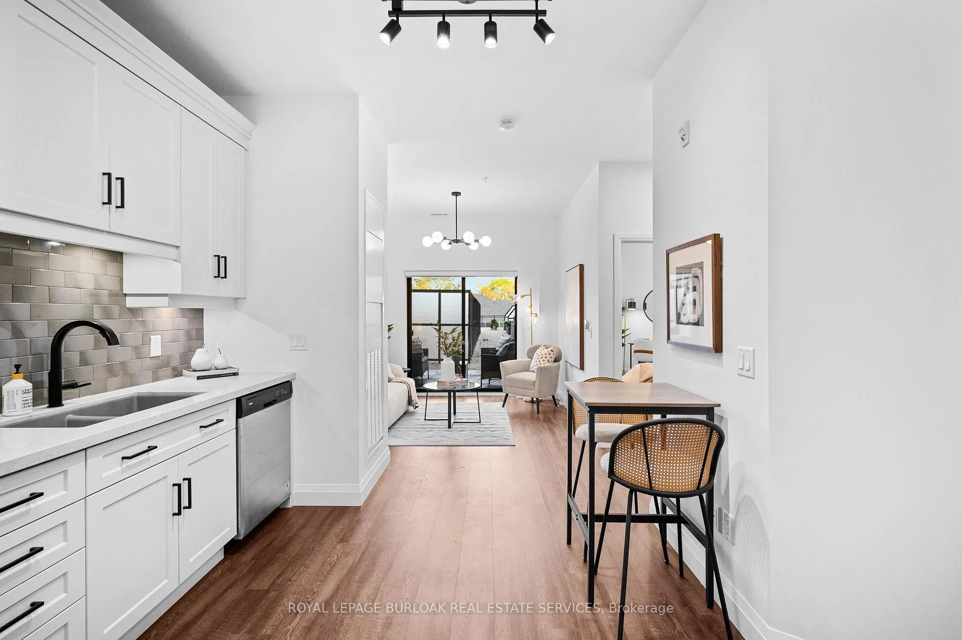 Photo 7 of Unit 111, 30 Hamilton Street S, Hamilton, Waterdown — HOMEH